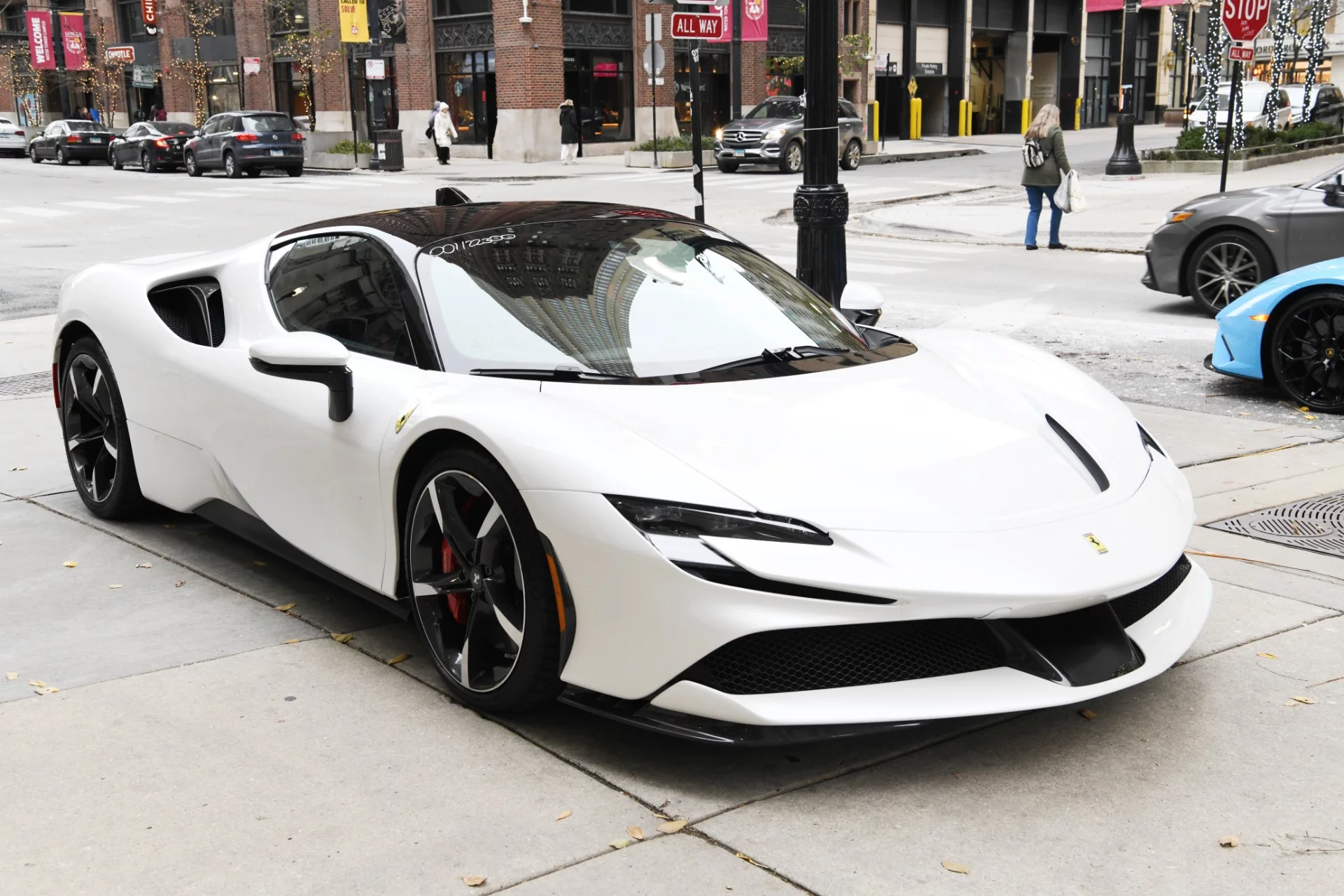Bianco Sanae Ferrari SF90