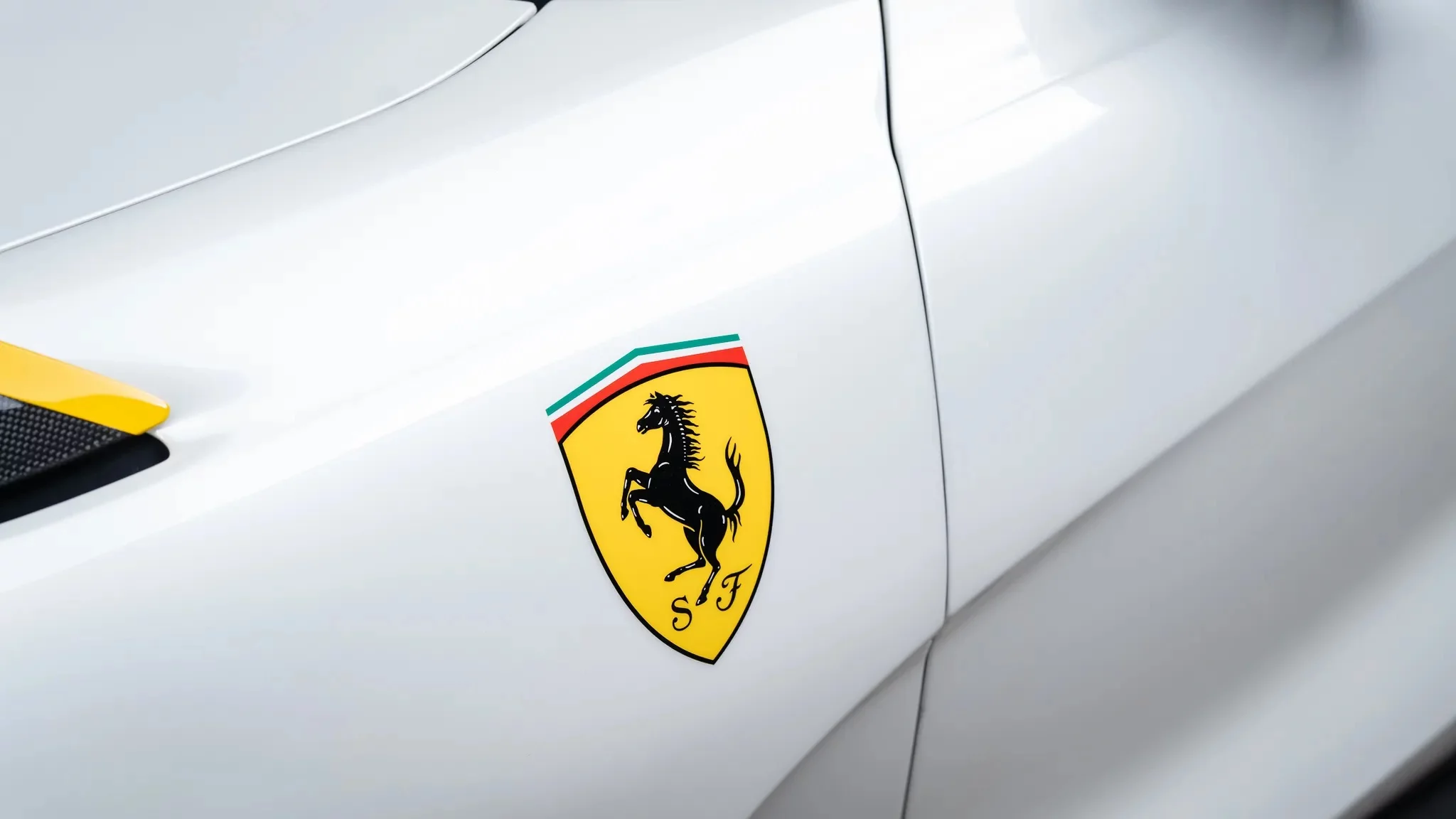 Bianco Italia Ferrari 812