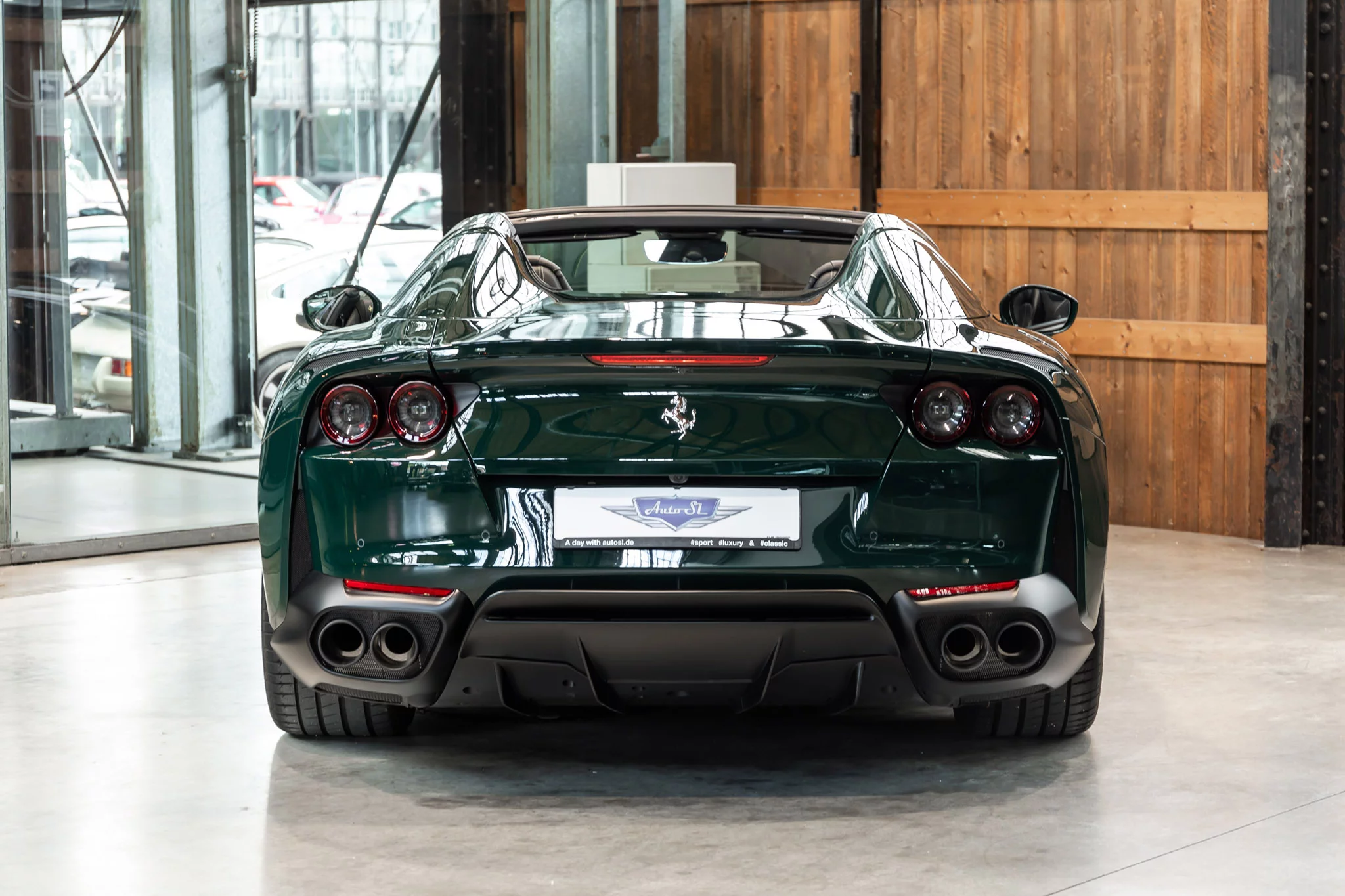 Verde British Racing Ferrari 812