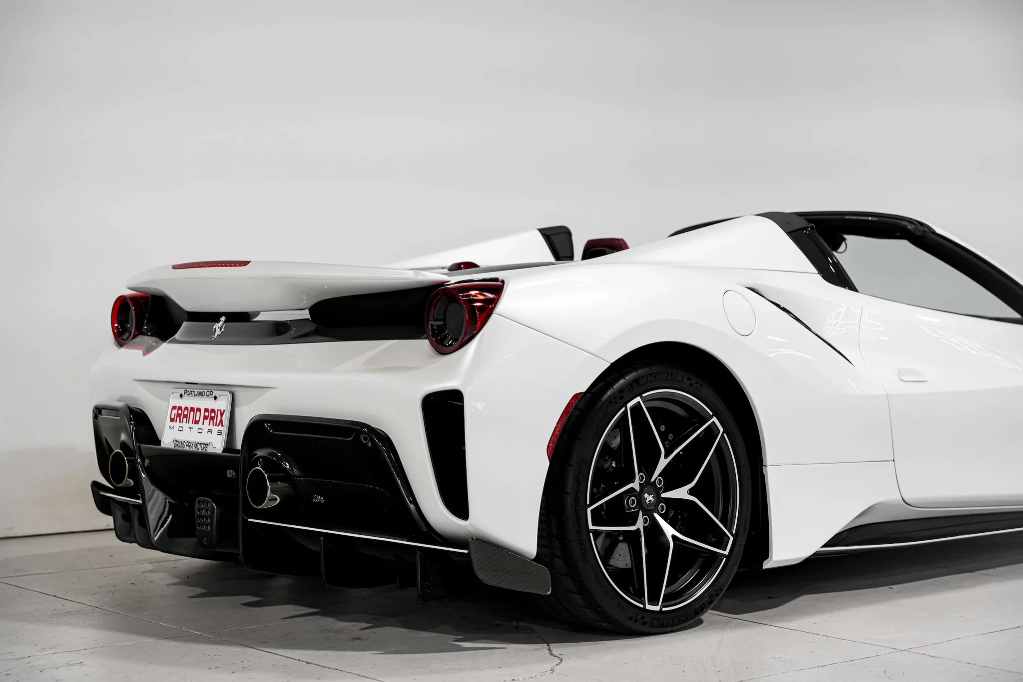 Bianco Sanae Ferrari 488