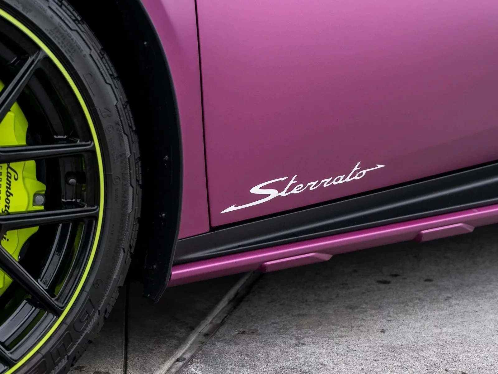 Viola Rubus Lamborghini Huracán
