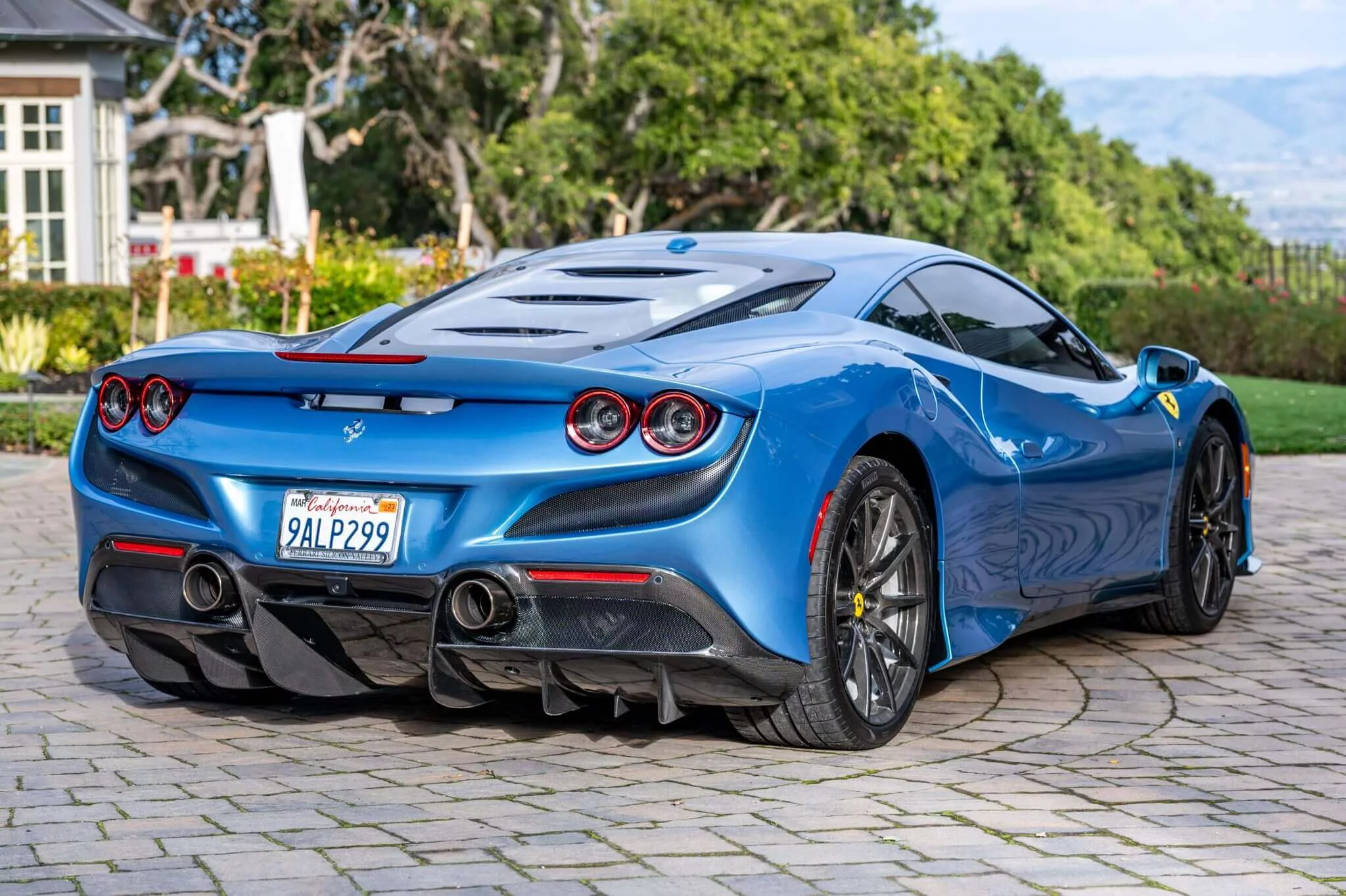 Azzurro California Ferrari F8