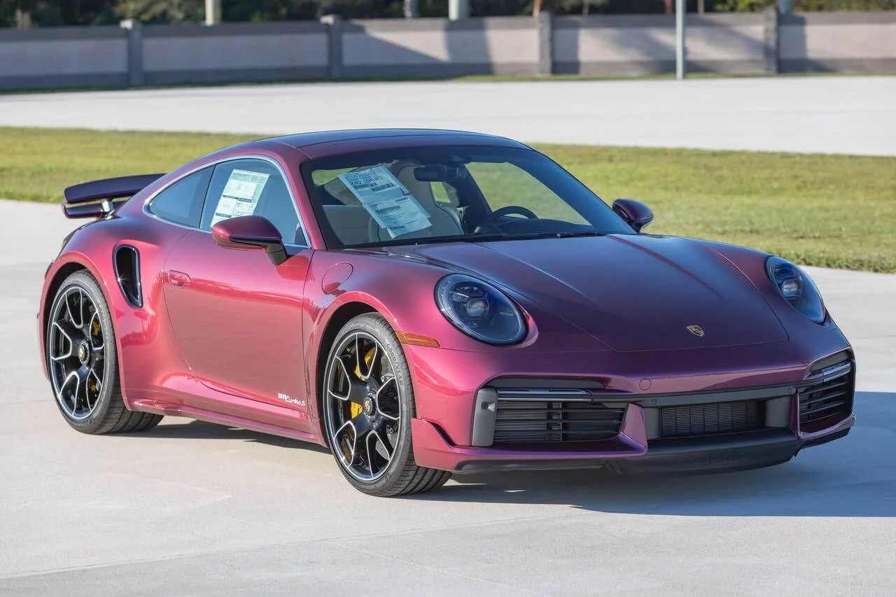 Magic Magenta Chromaflair Porsche 911 Turbo