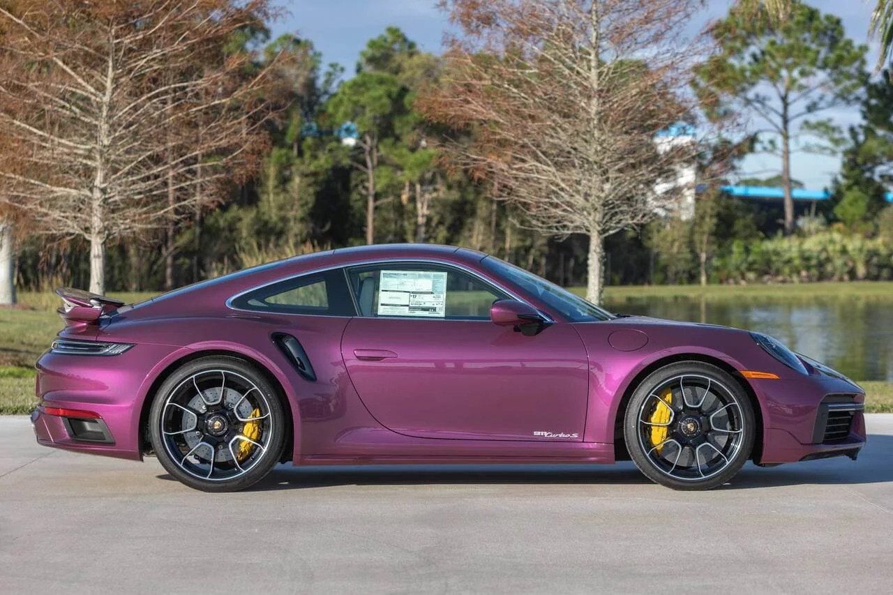 Magic Magenta Chromaflair Porsche 911 Turbo