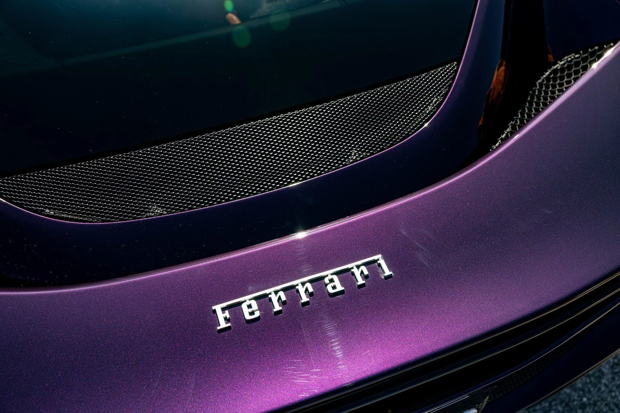 Viola Hong Kong Ferrari 296