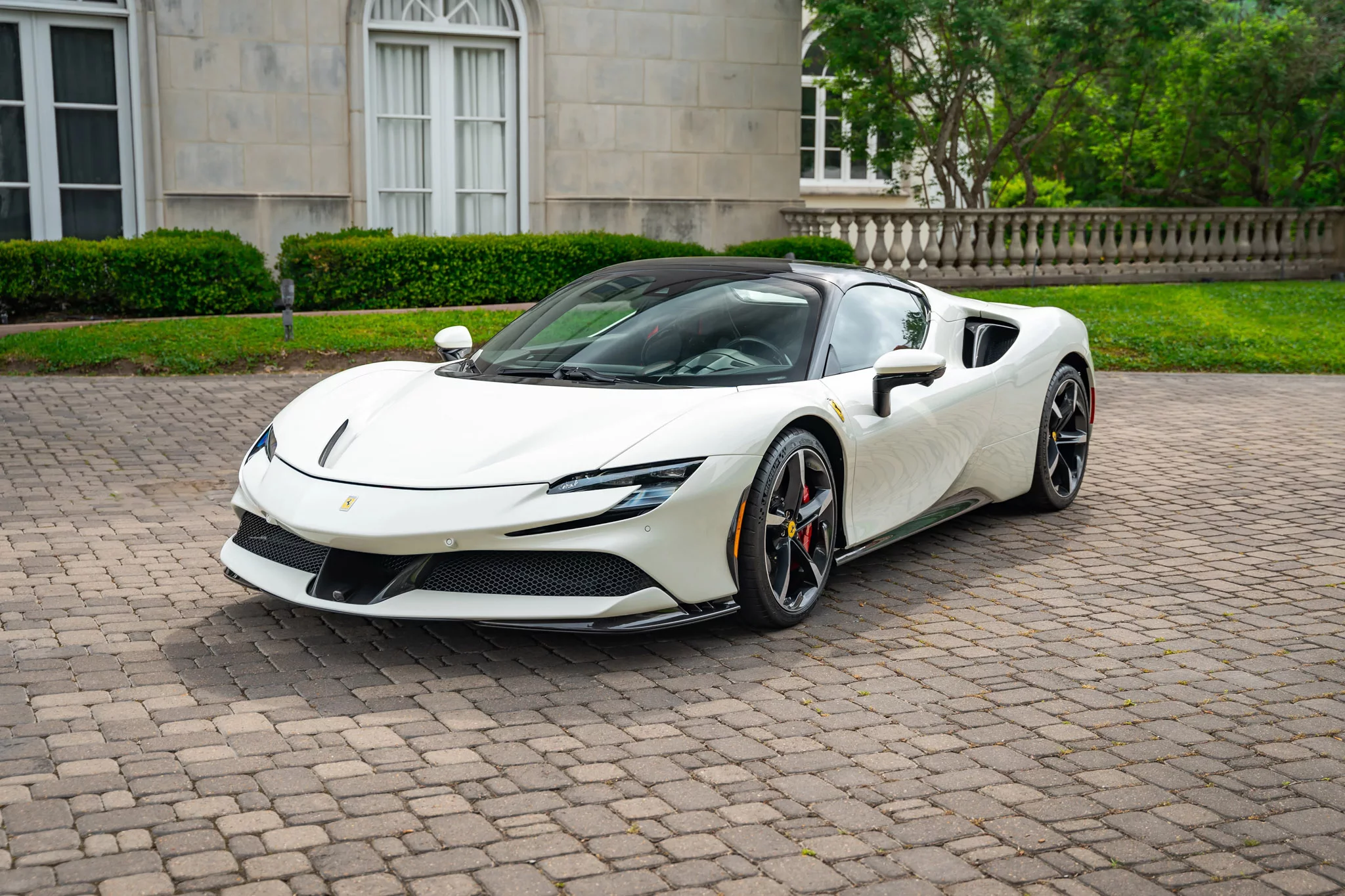 Bianco Avus Ferrari SF90
