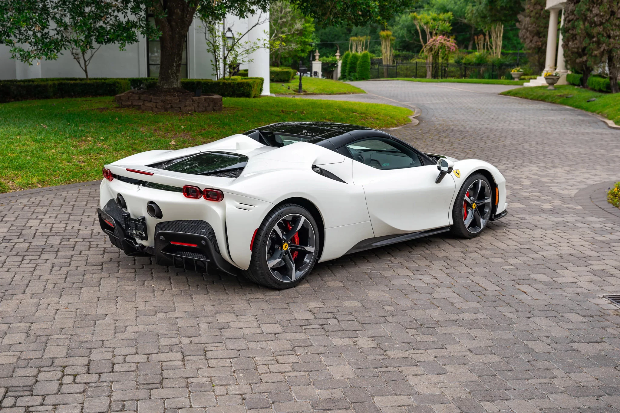 Bianco Avus Ferrari SF90