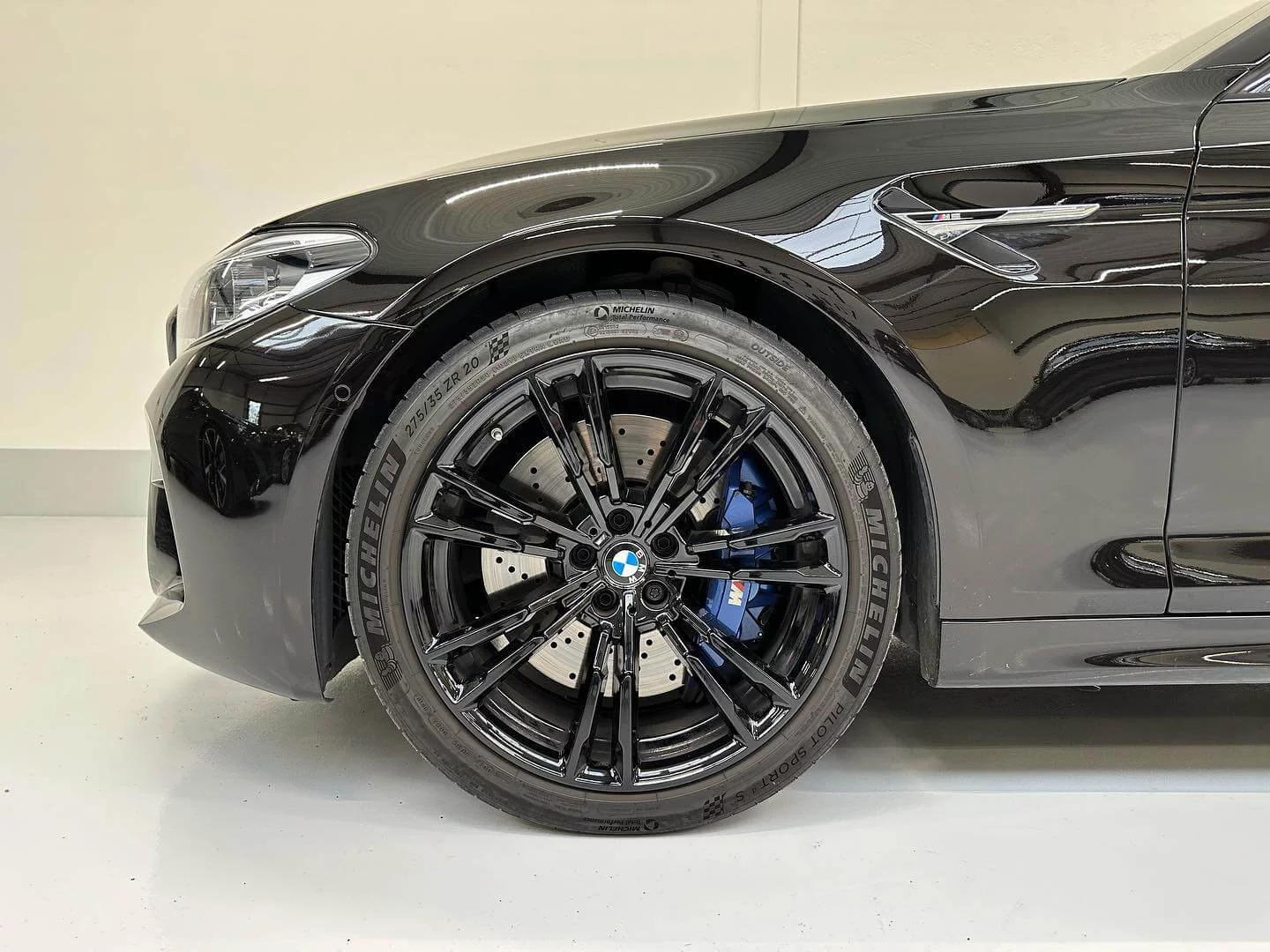 Almandine Brown II BMW M5