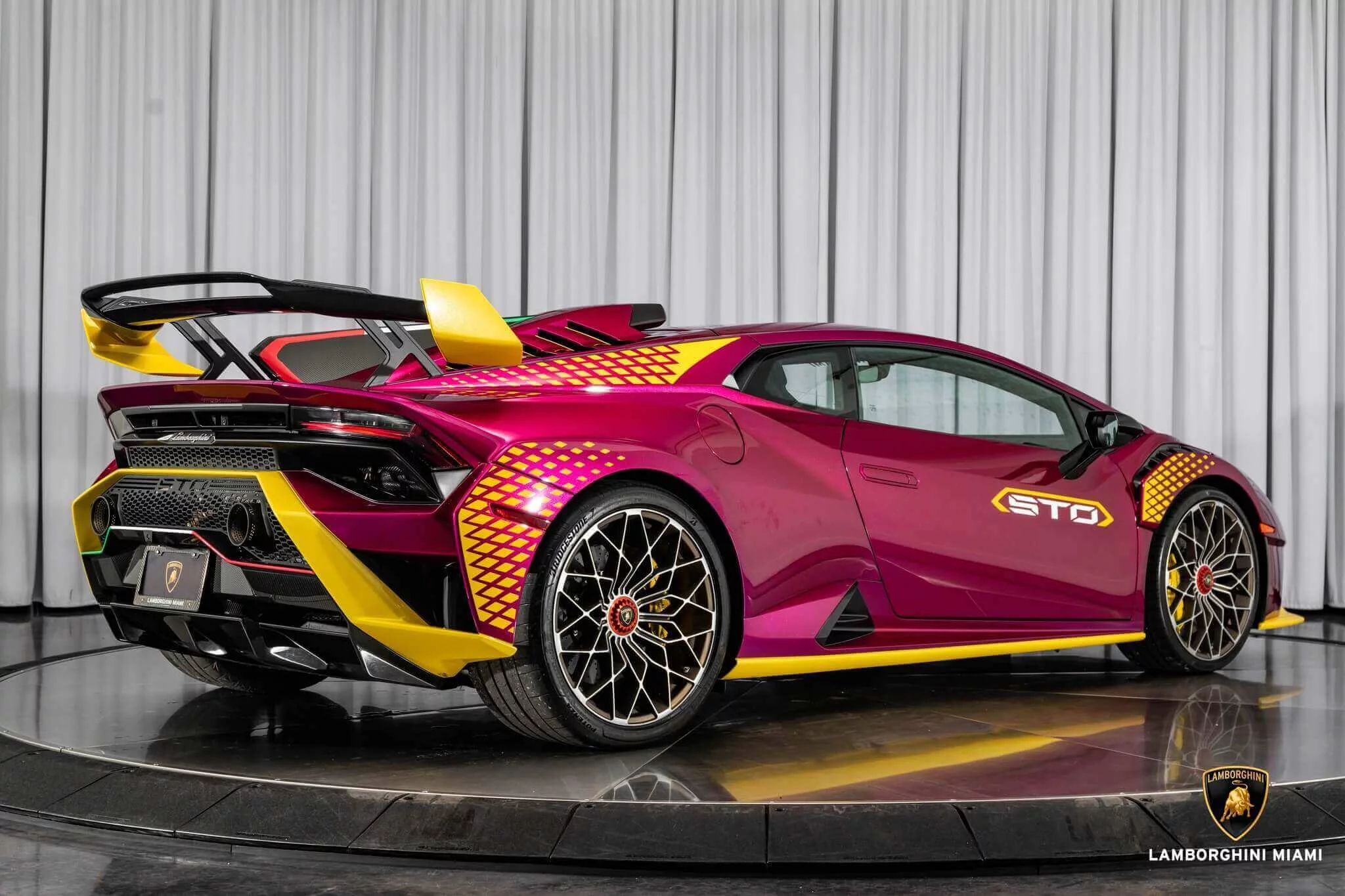 Viola Bast Lamborghini Huracán