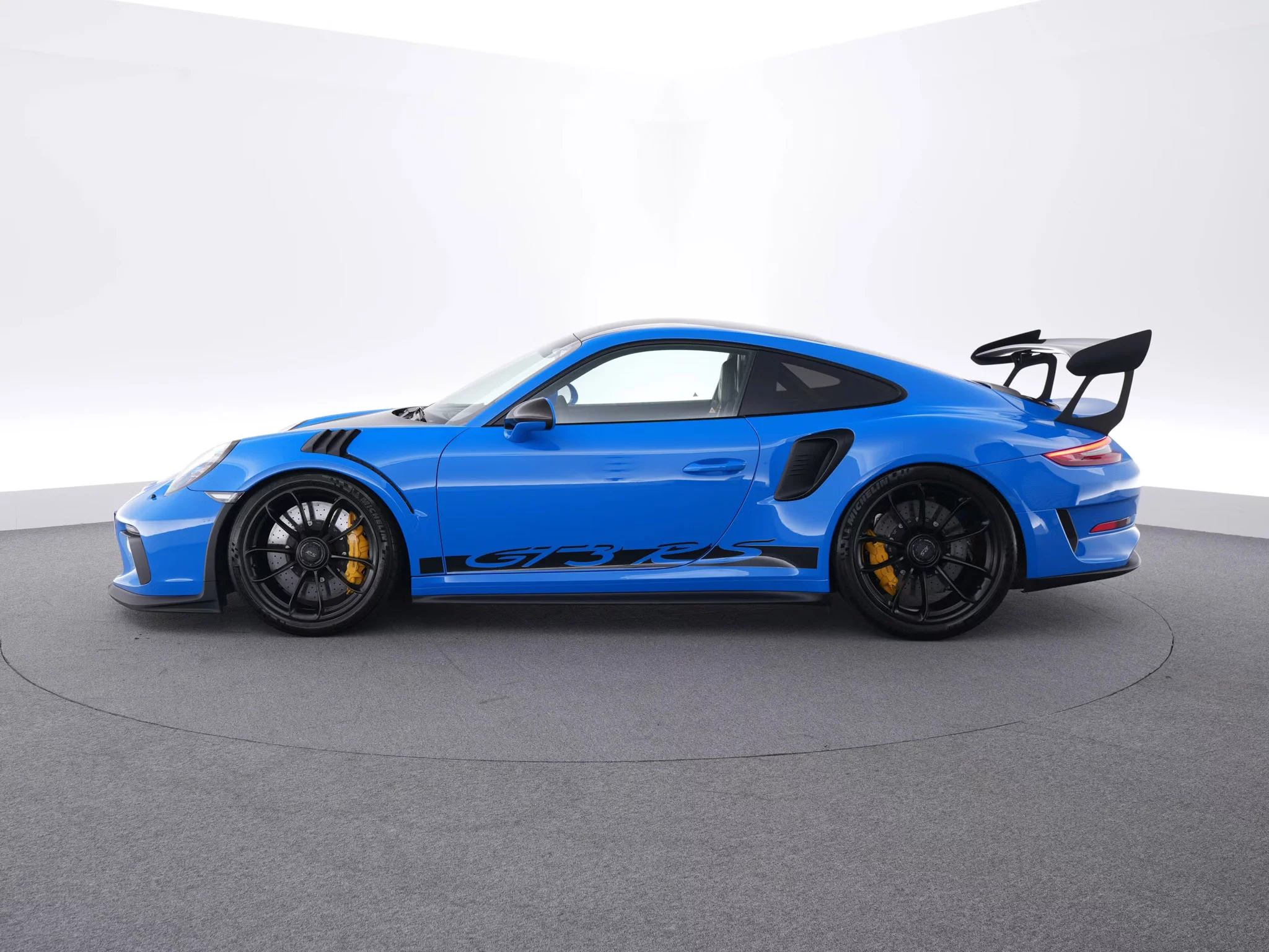 Voodoo Blue Porsche 911 GT3 RS