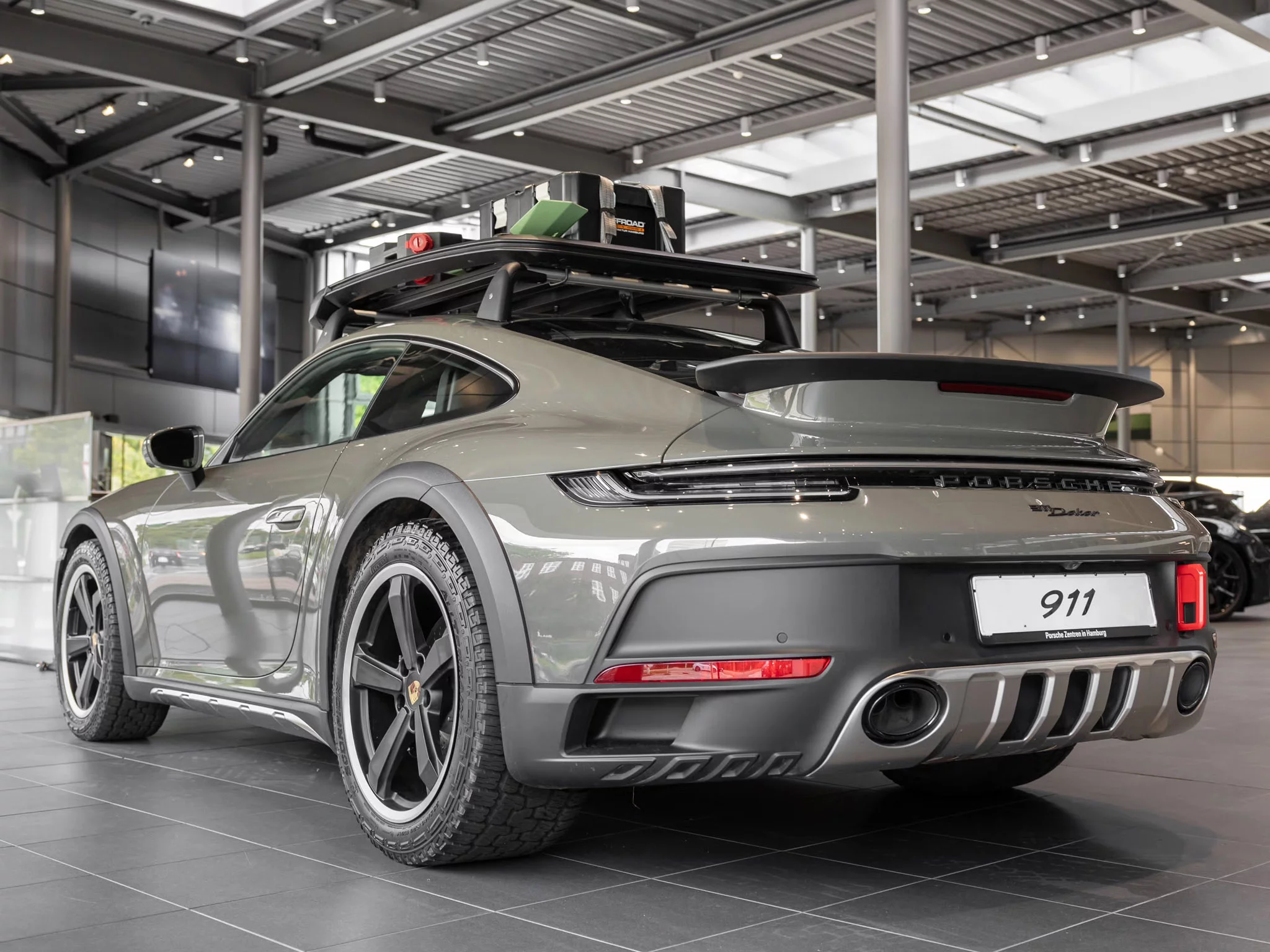 Alex Grey Porsche 911 Dakar