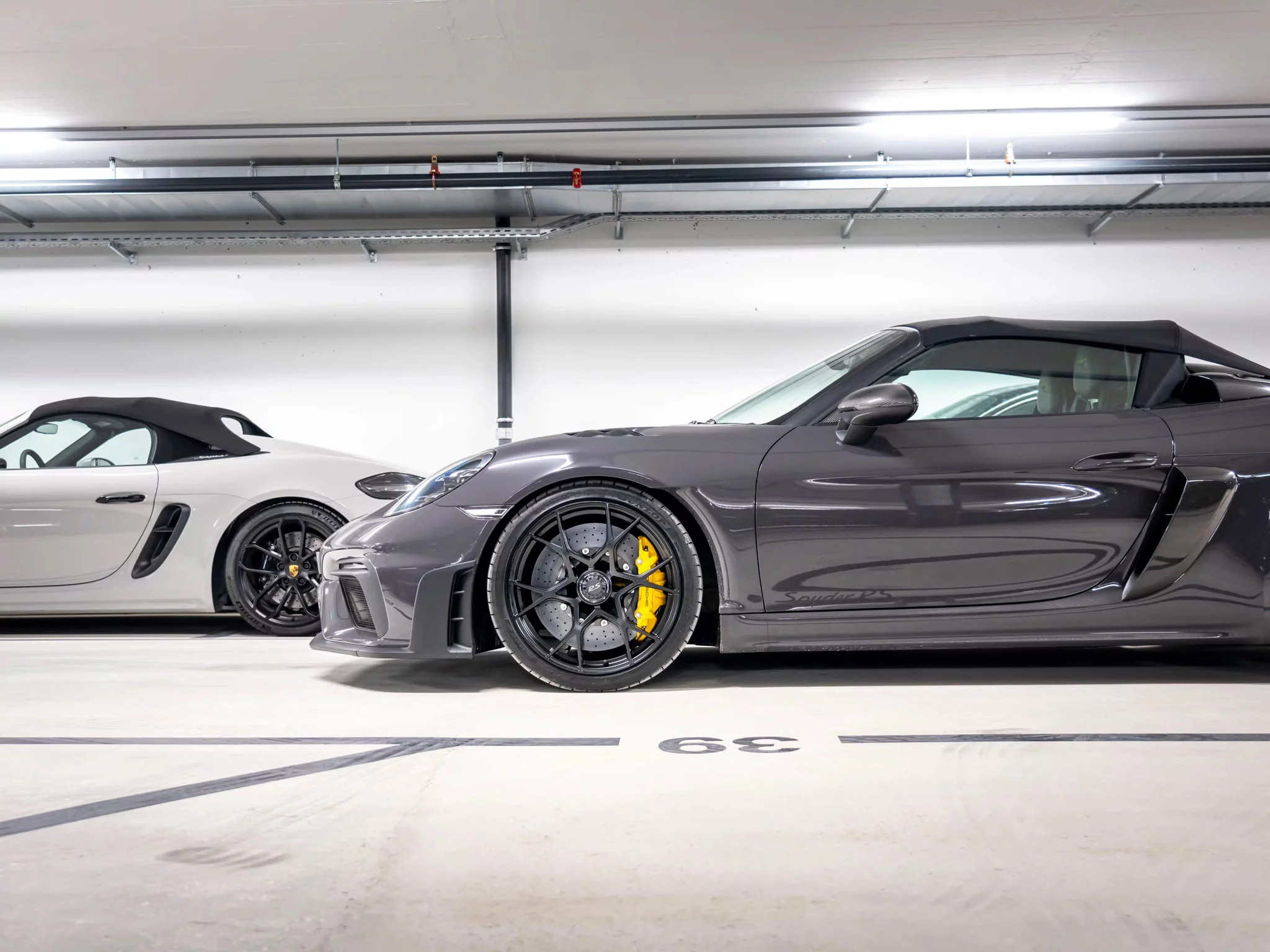 Grey Black Porsche 718 Spyder RS