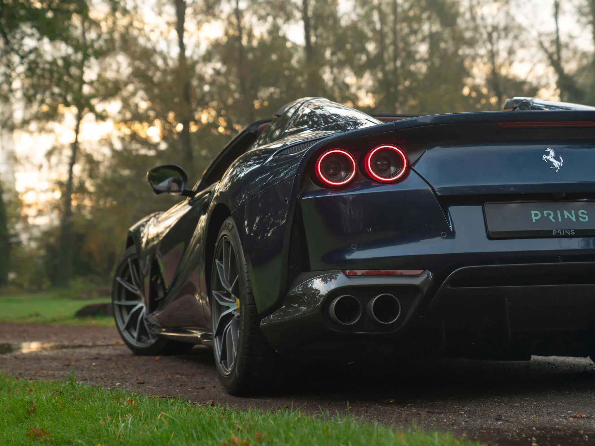 Blu Swaters Ferrari 812