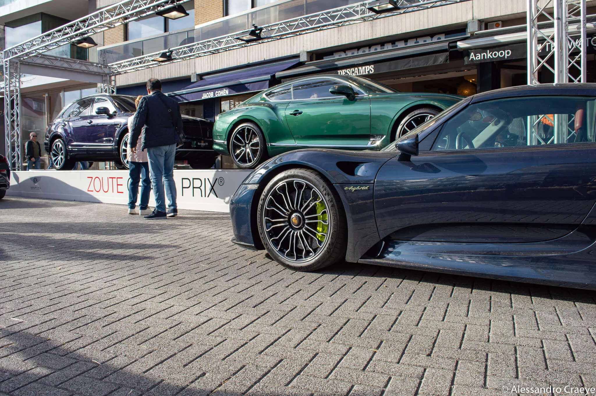 Dark Blue Metallic Porsche 918 Spyder