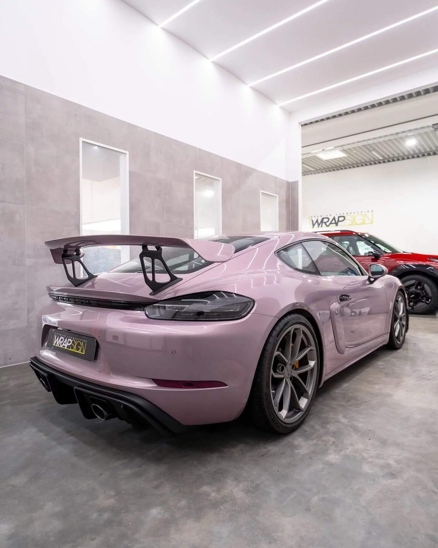 Frozen Berry Metallic Porsche 718 Cayman GT4