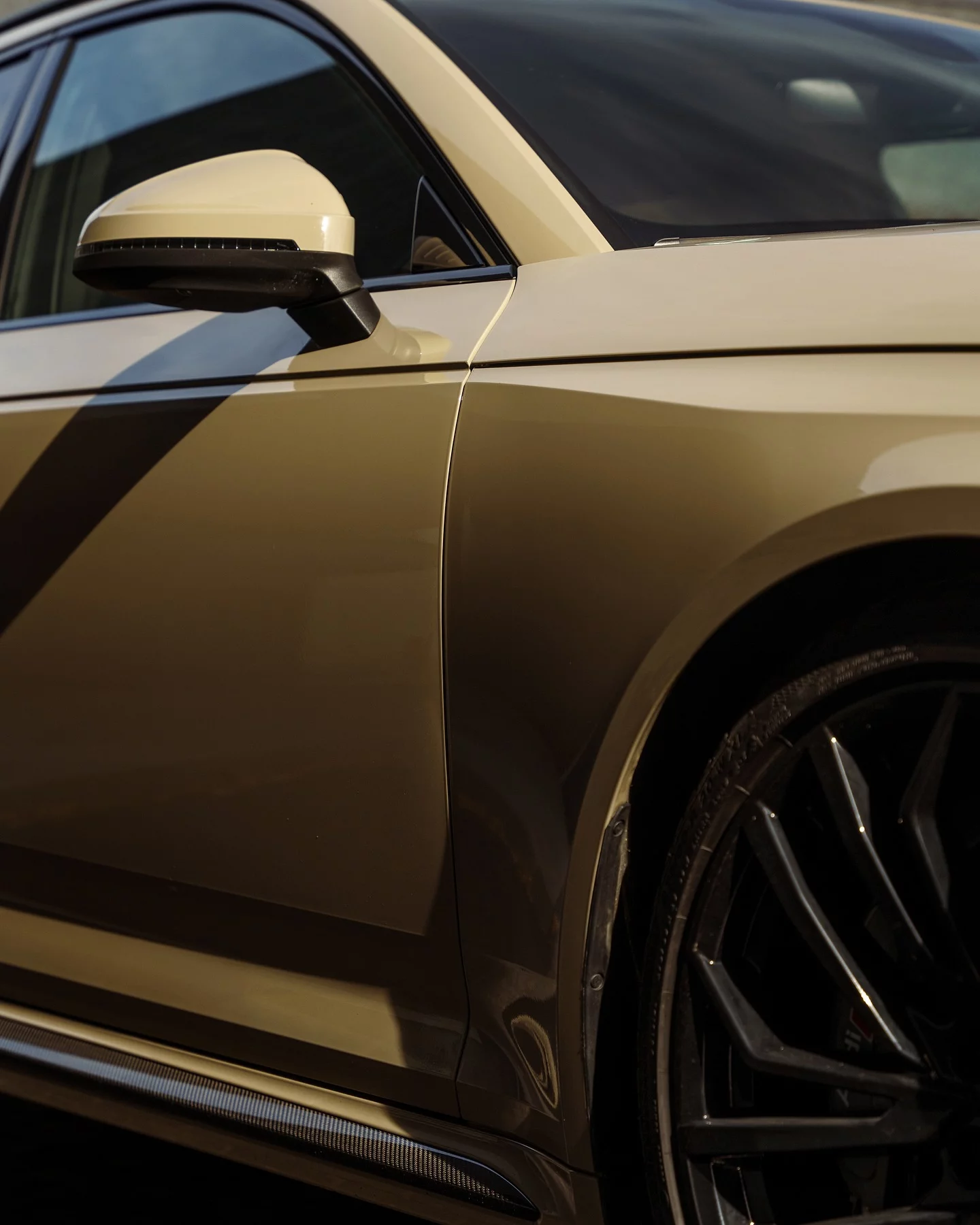 Mocha Latte Audi RS4 Avant
