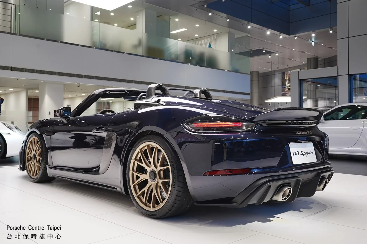 Carbon Black Porsche 718 Spyder RS