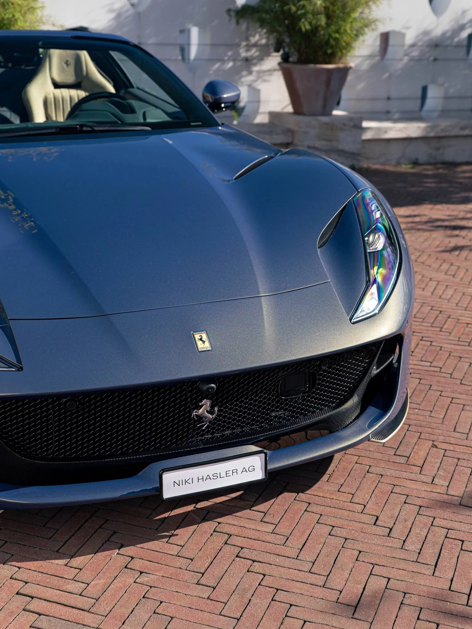 Blu Elder Ferrari 812