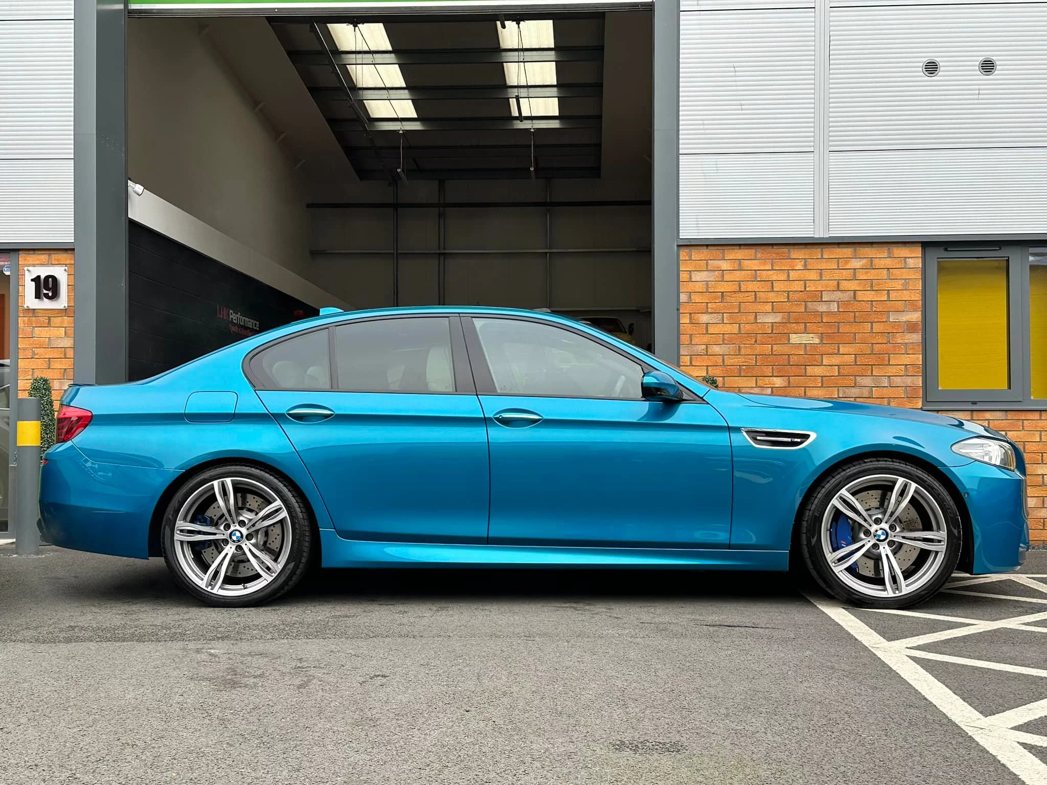 Atlantis BMW M5
