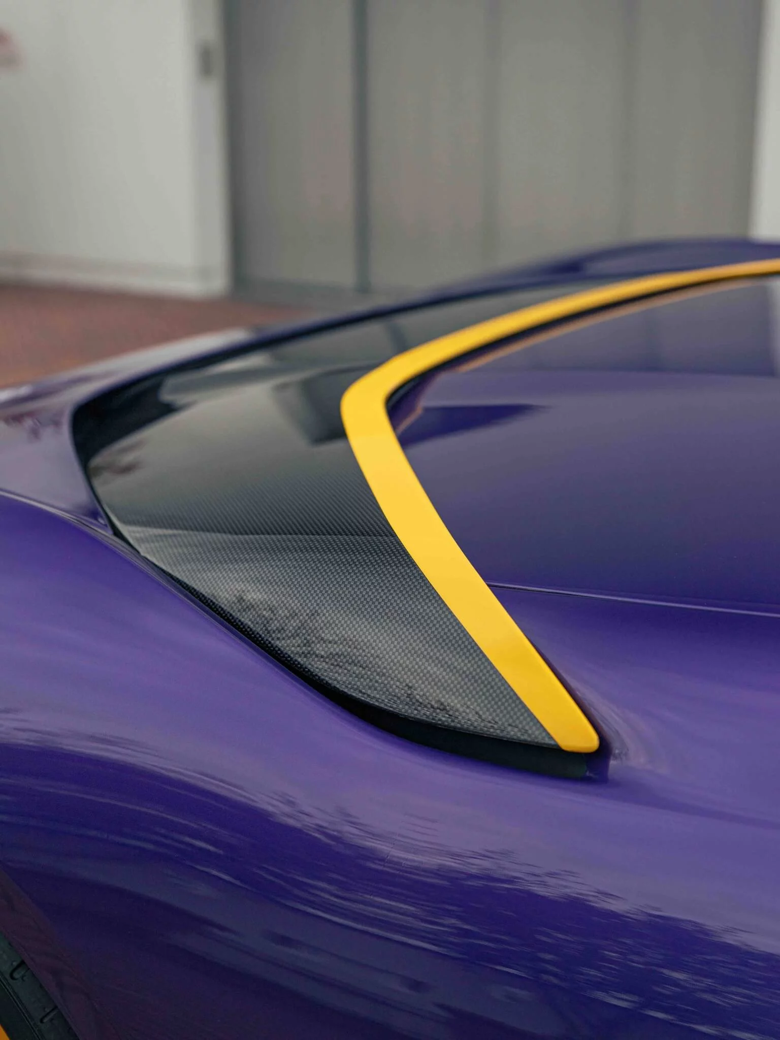 Violetto Dino Ferrari 812