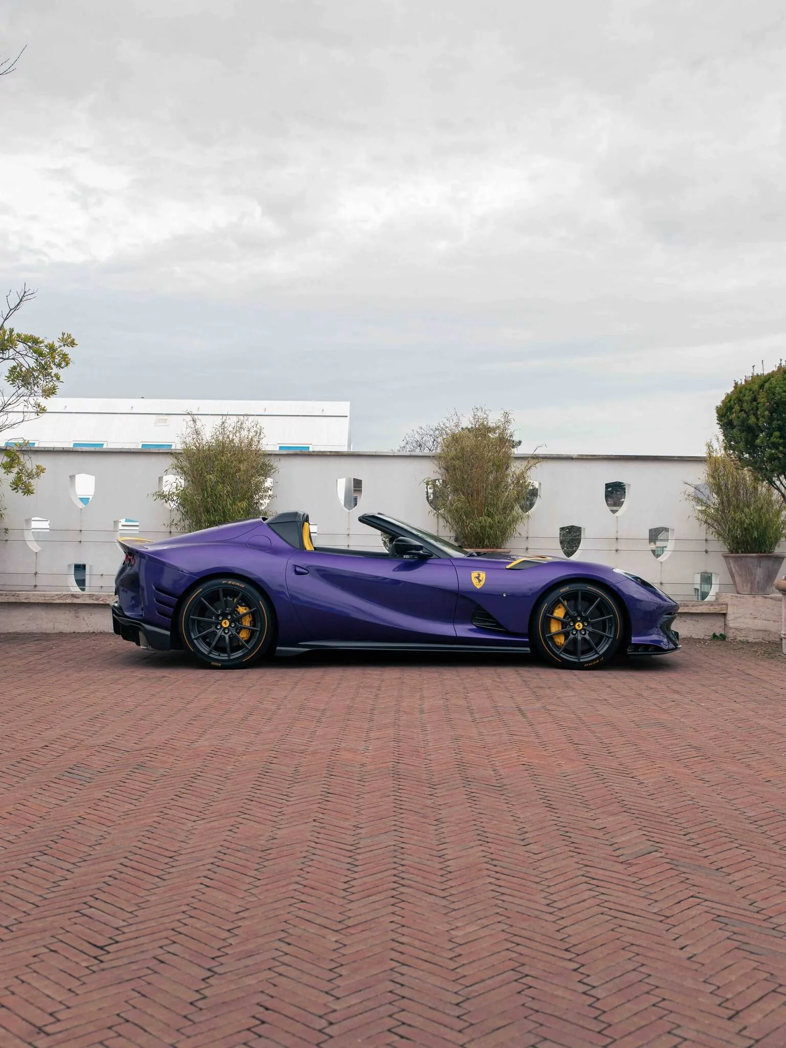 Violetto Dino Ferrari 812