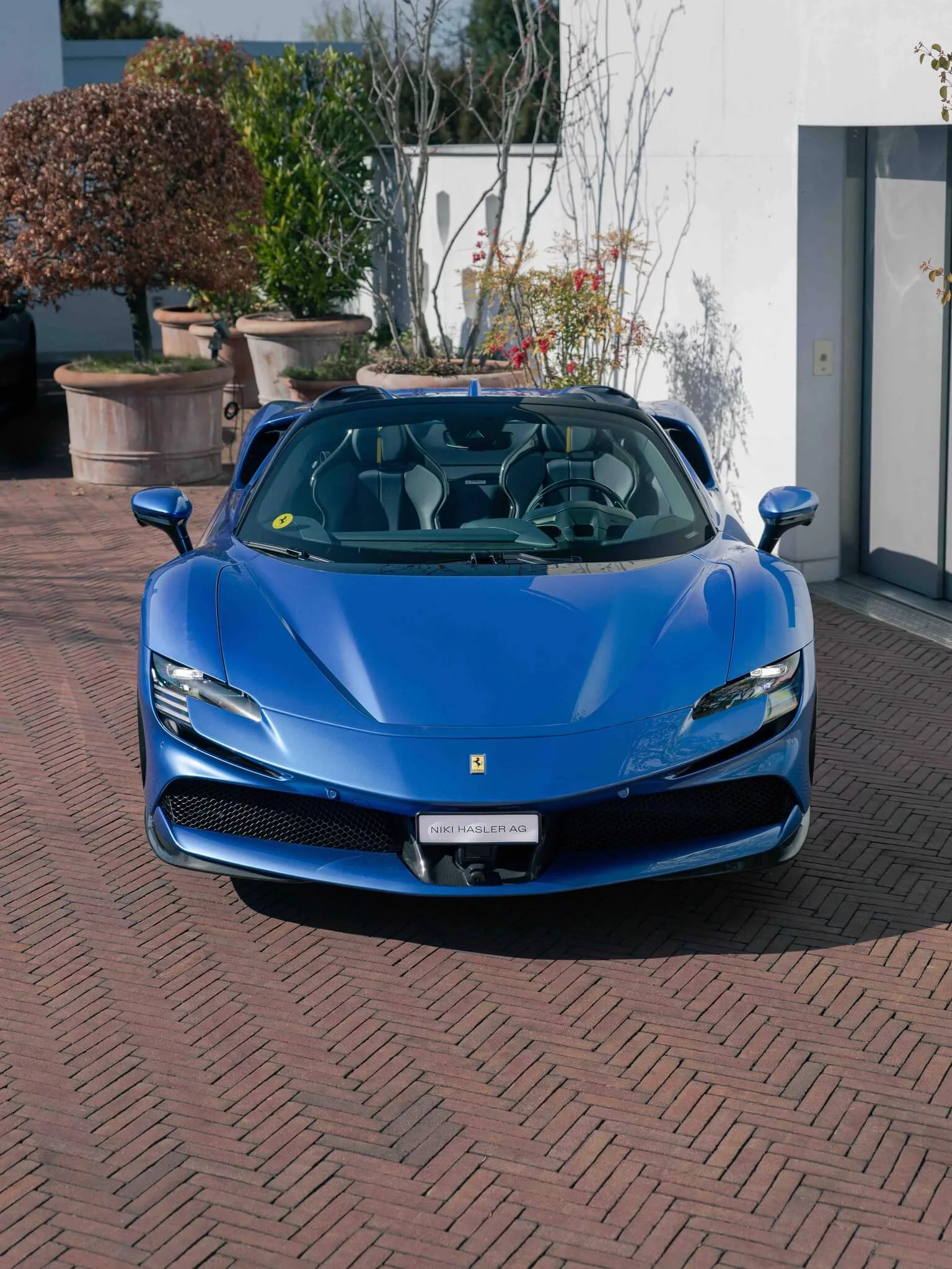 Azzurro Monaco Ferrari SF90