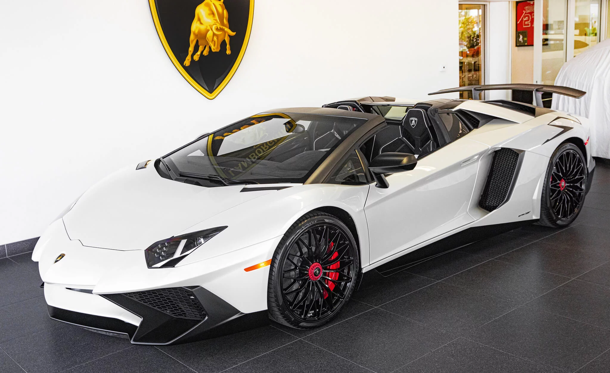 Balloon White Lamborghini Aventador