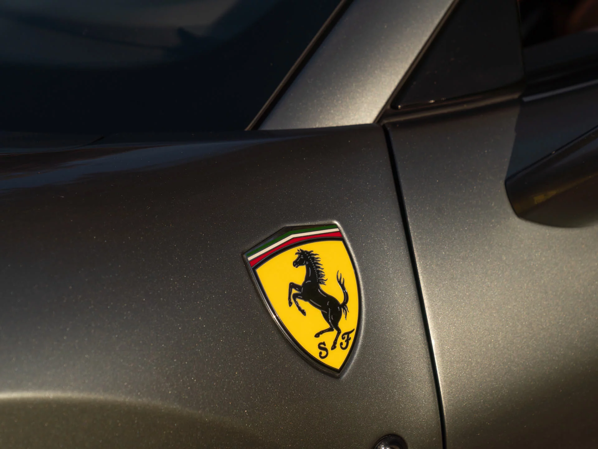 Grigio Coburn Ferrari F8