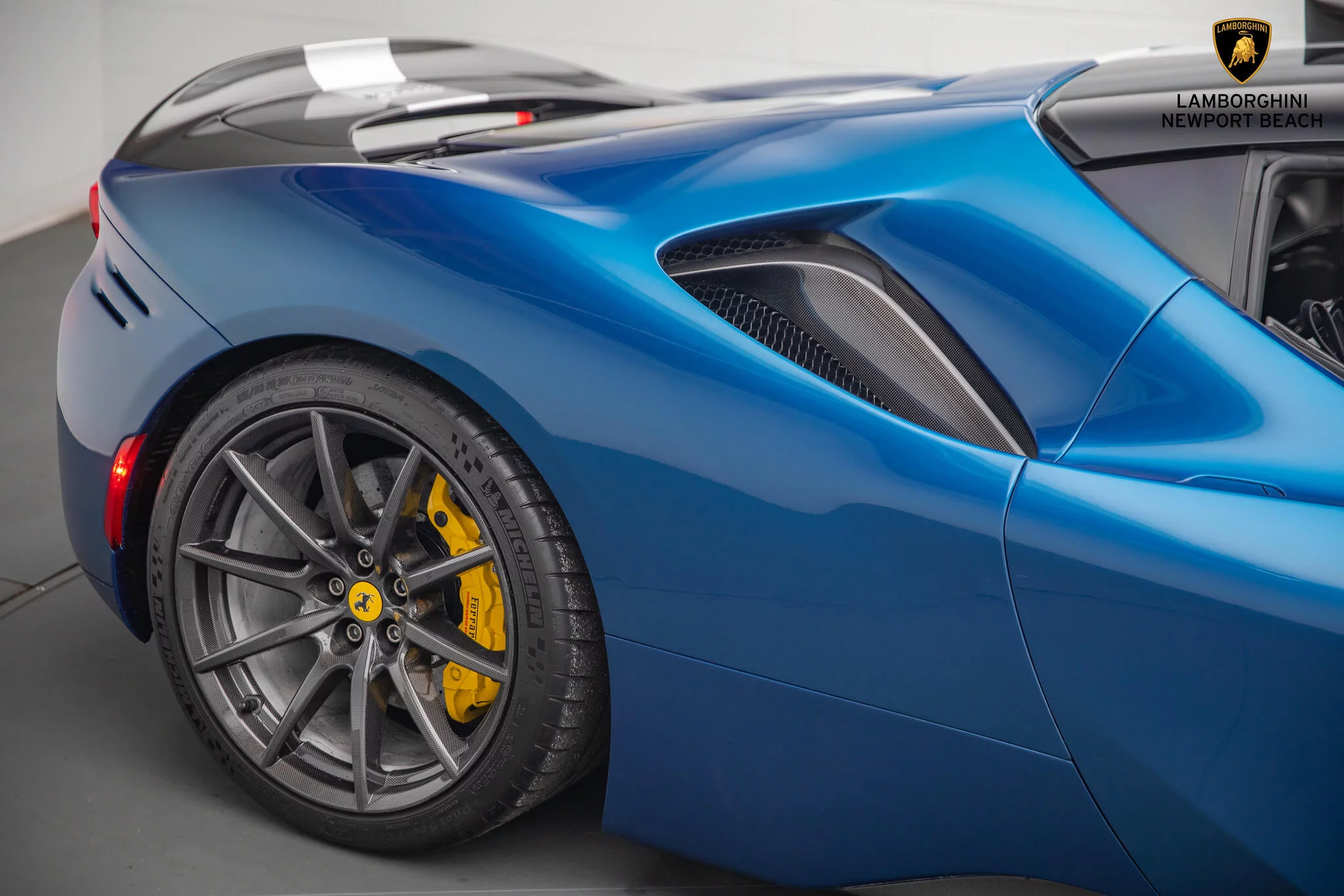 Blu Abu Dhabi Ferrari SF90
