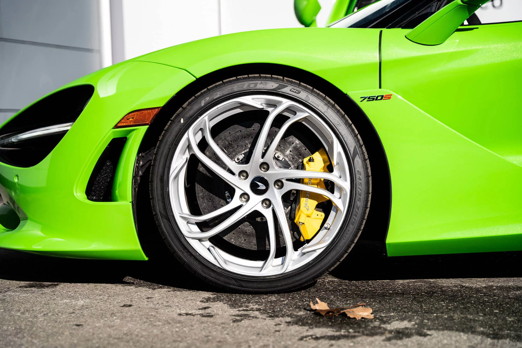 Mantis Green McLaren 750S