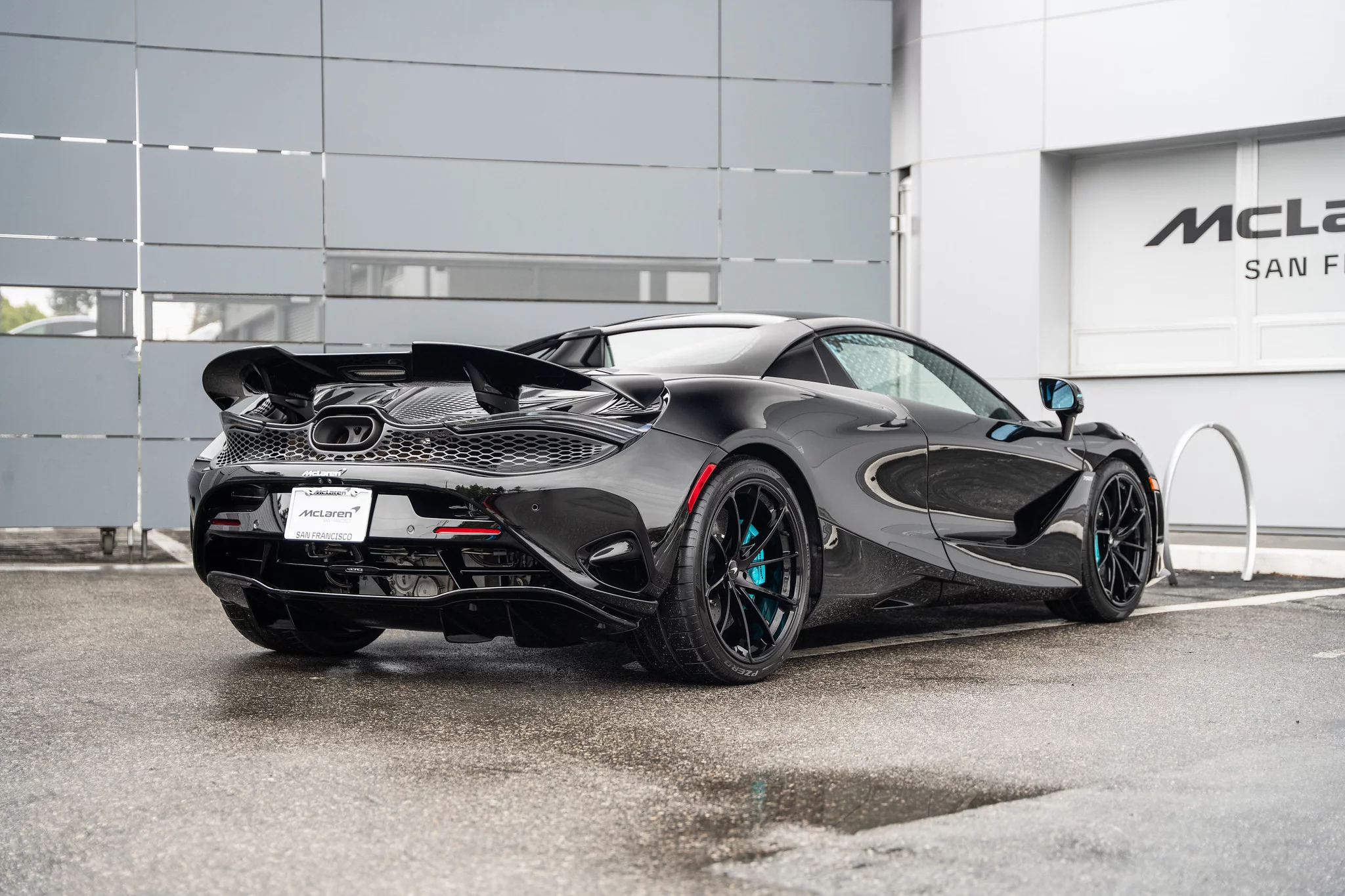 Pure Black McLaren 750S