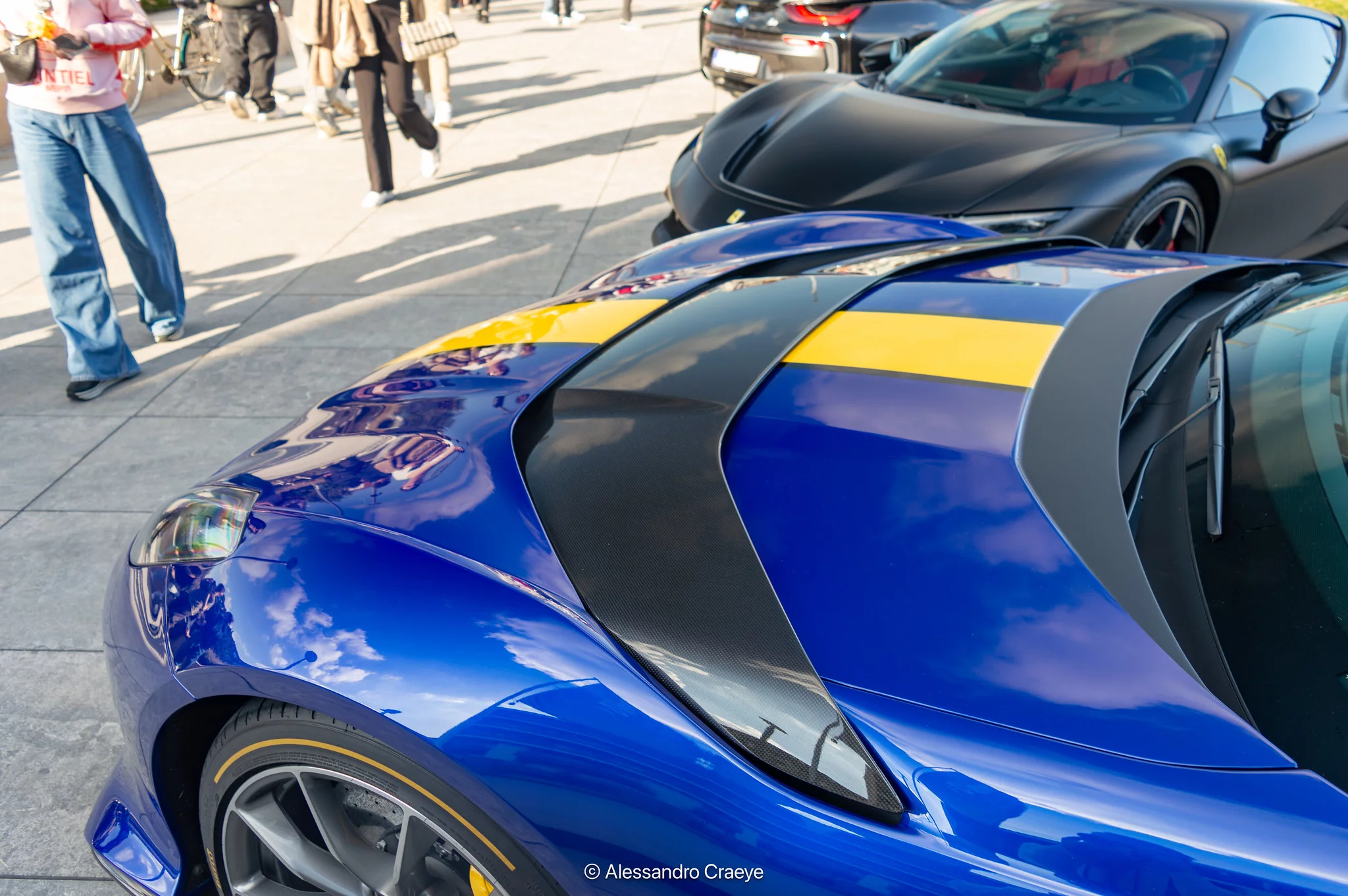 Blu Elettrico Ferrari 812