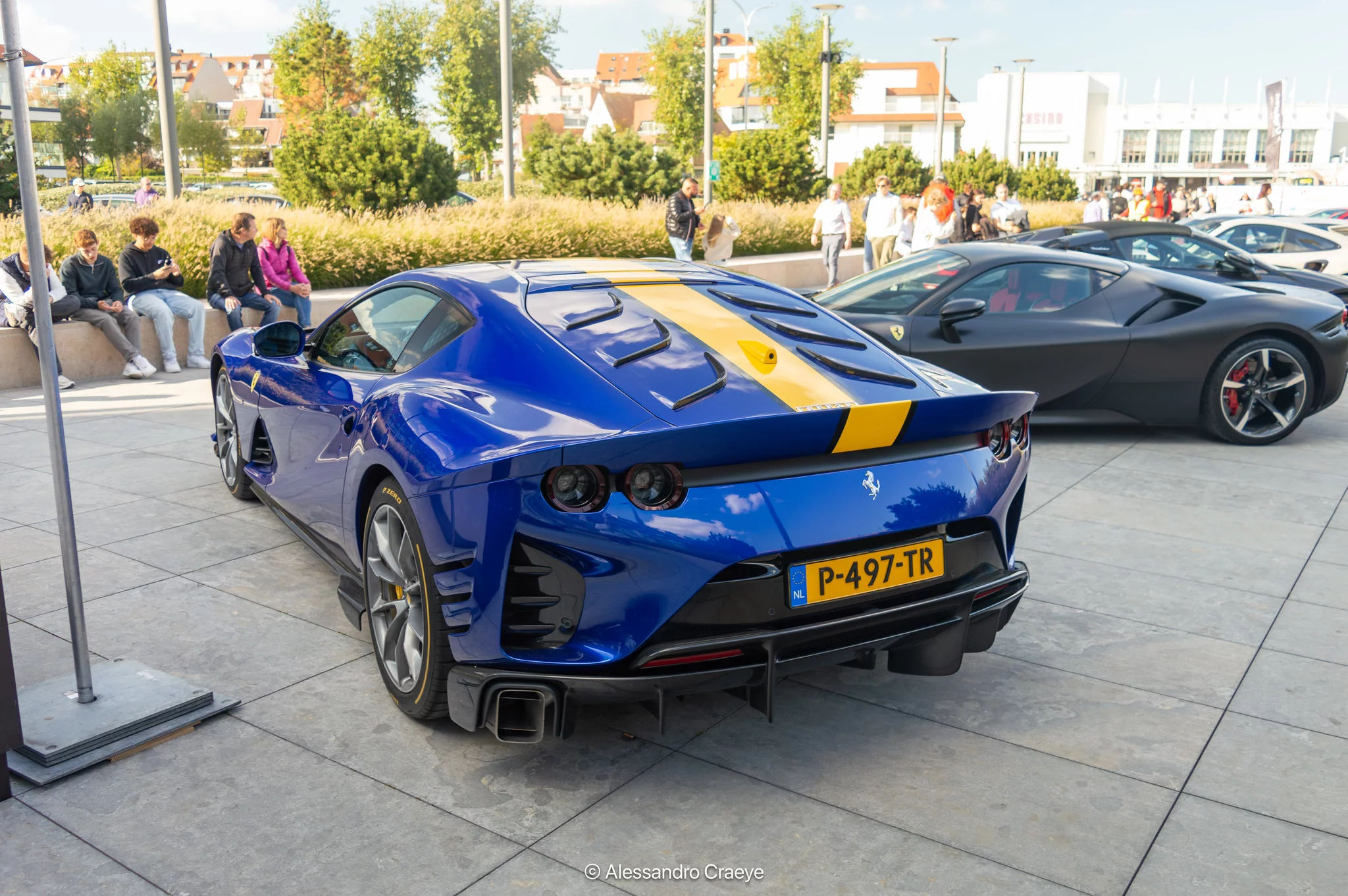 Blu Elettrico Ferrari 812