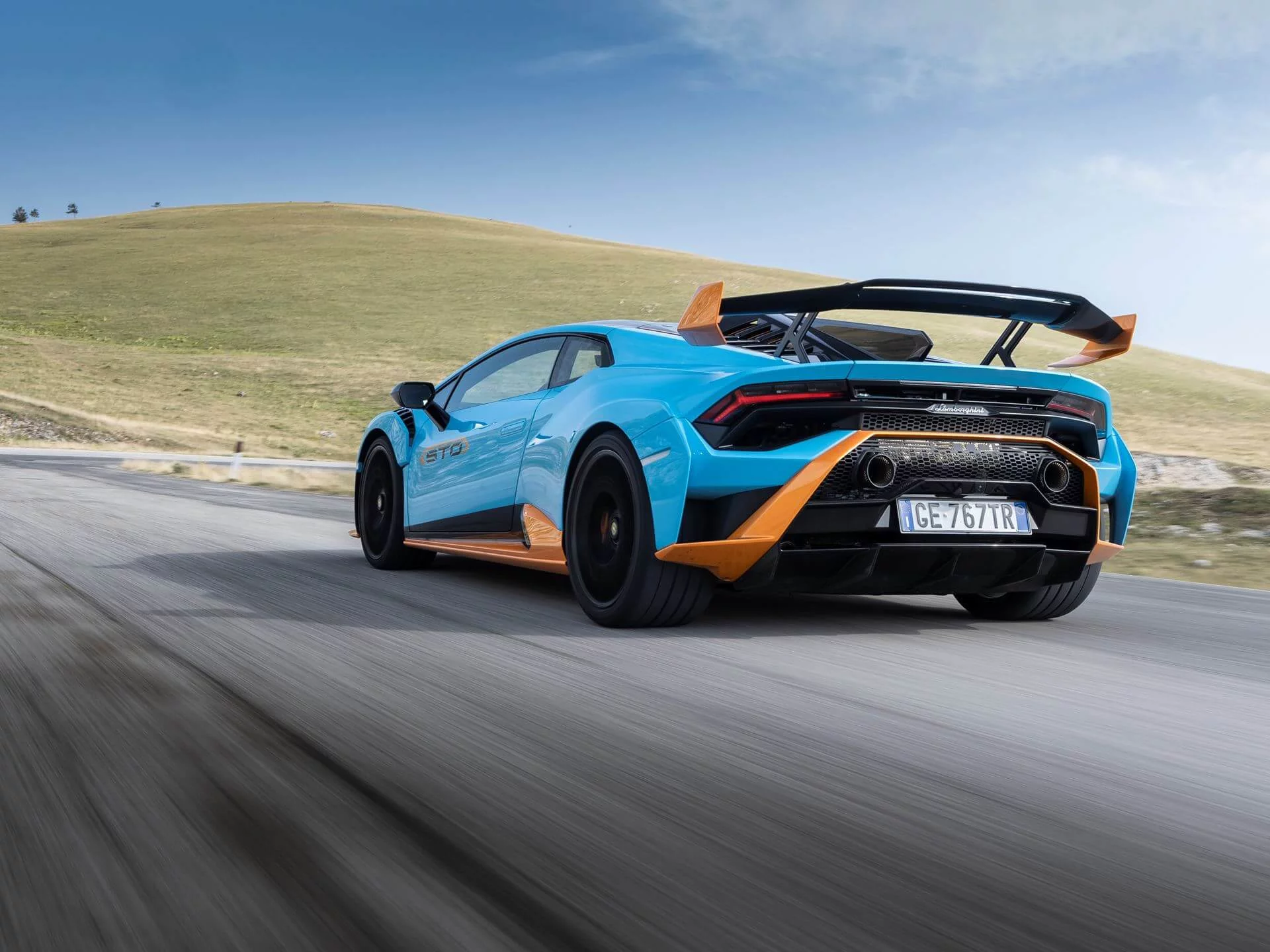 Blu Laufey Lamborghini Huracán
