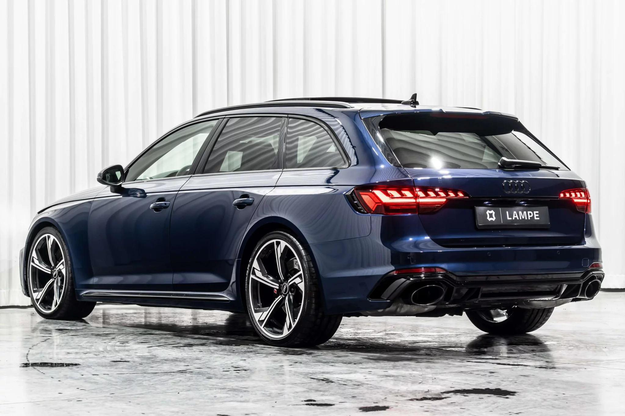 Mugello Blue Audi RS4 Avant
