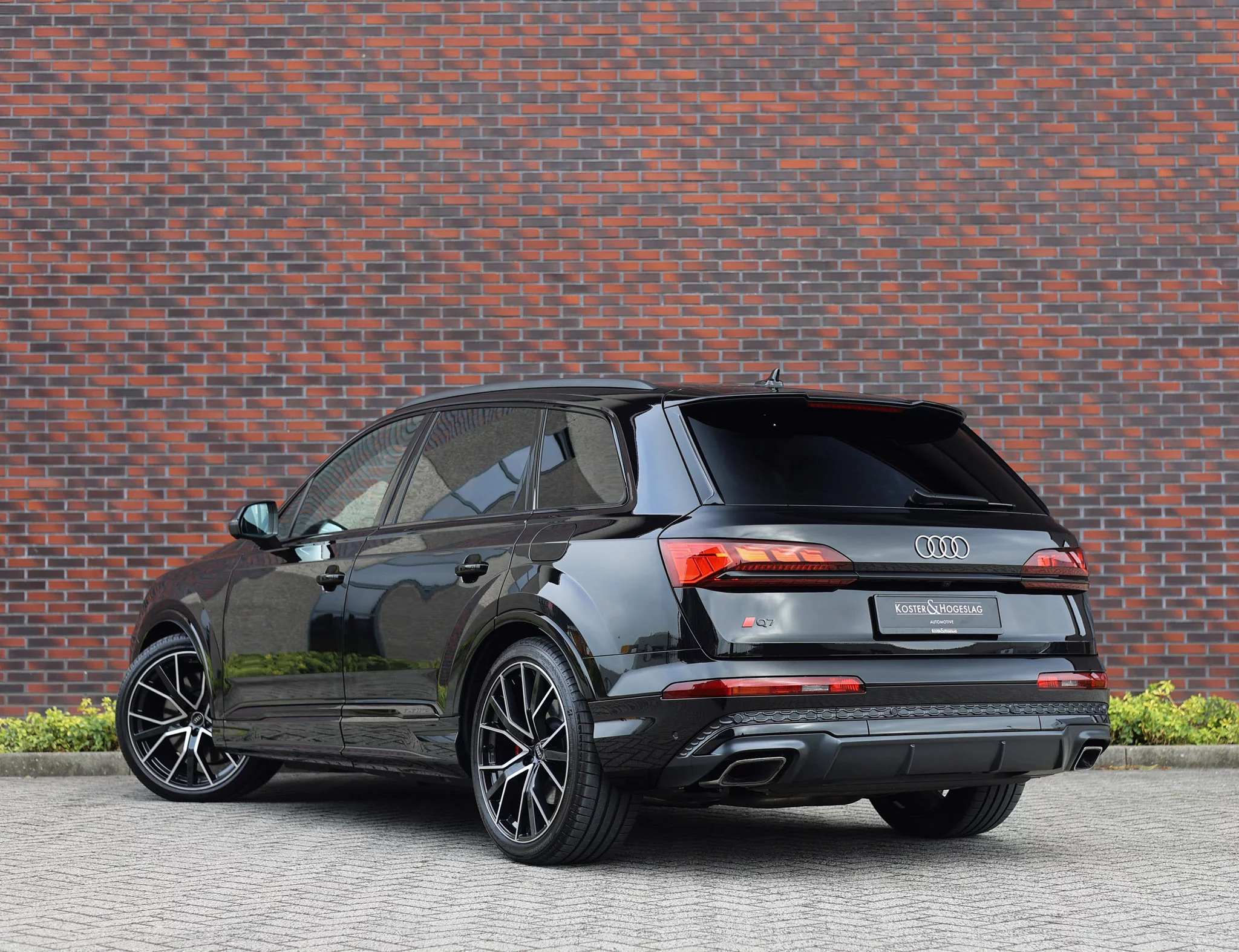Mythos Black Audi Q7