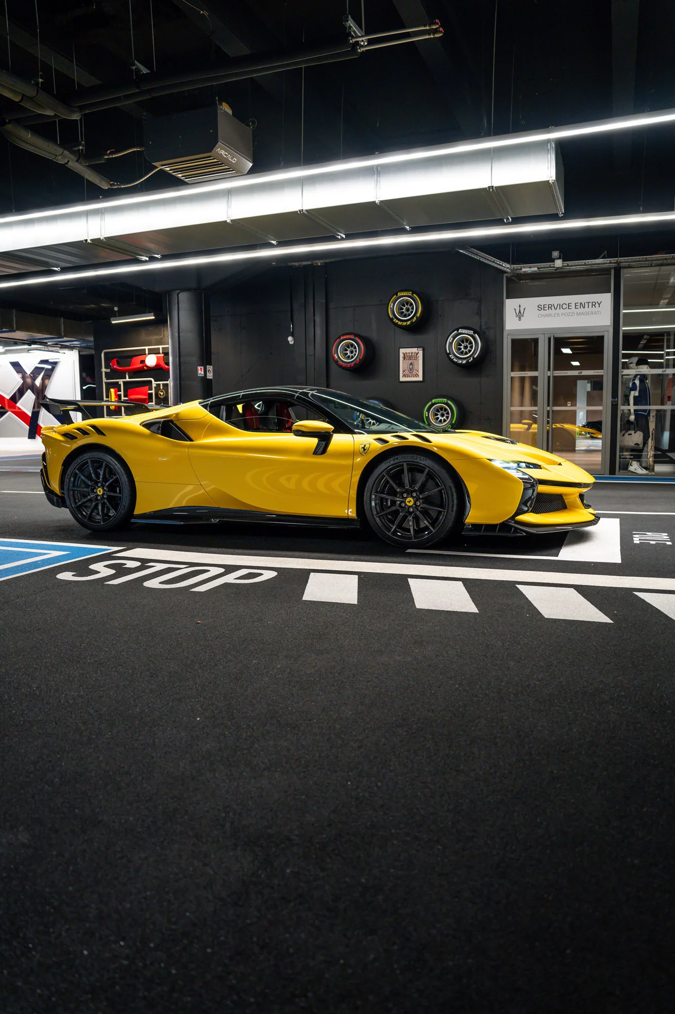 Giallo Triplo Strato Ferrari SF90