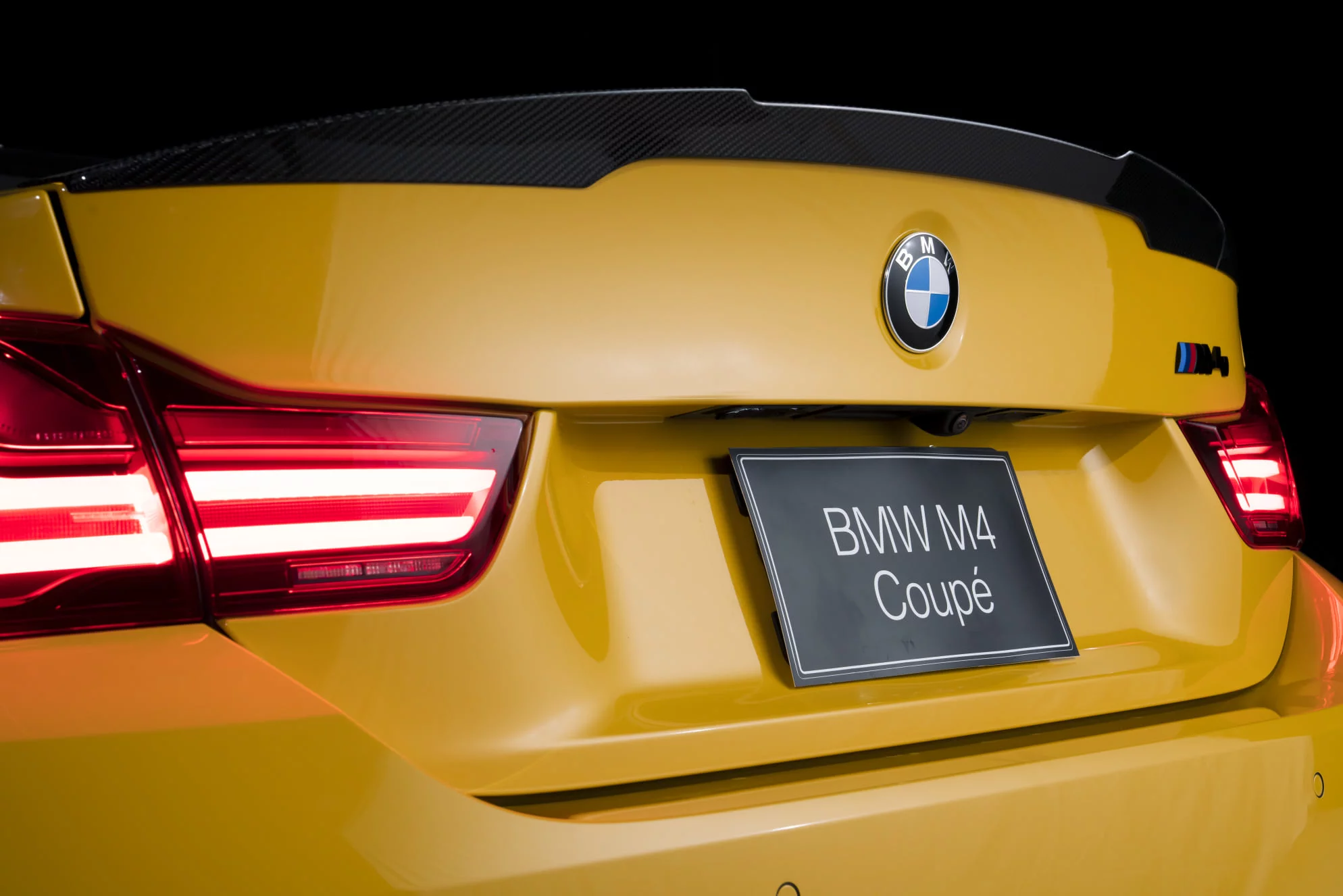 Speed Yellow BMW M4