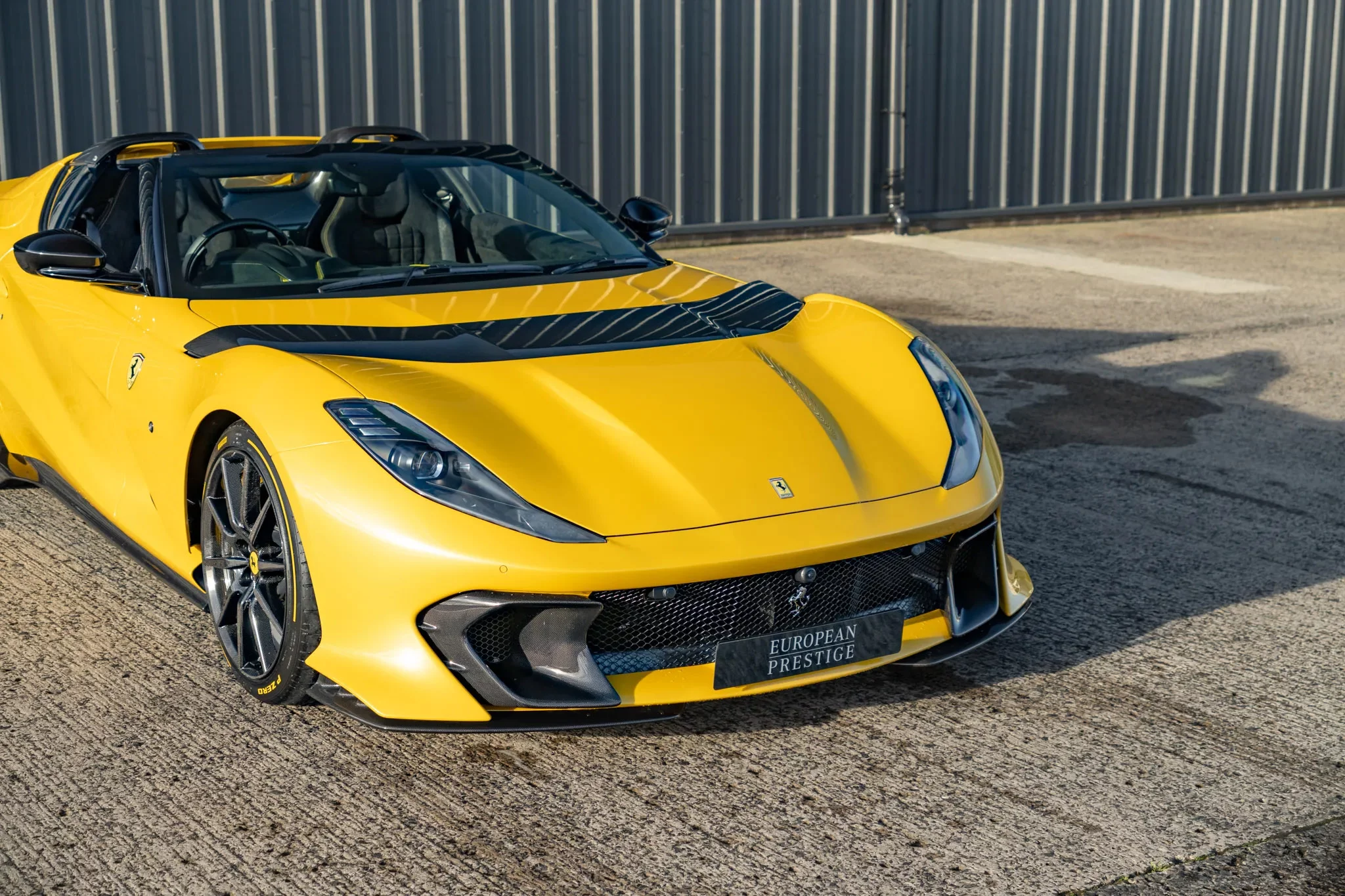 Giallo Triplo Strato Ferrari 812