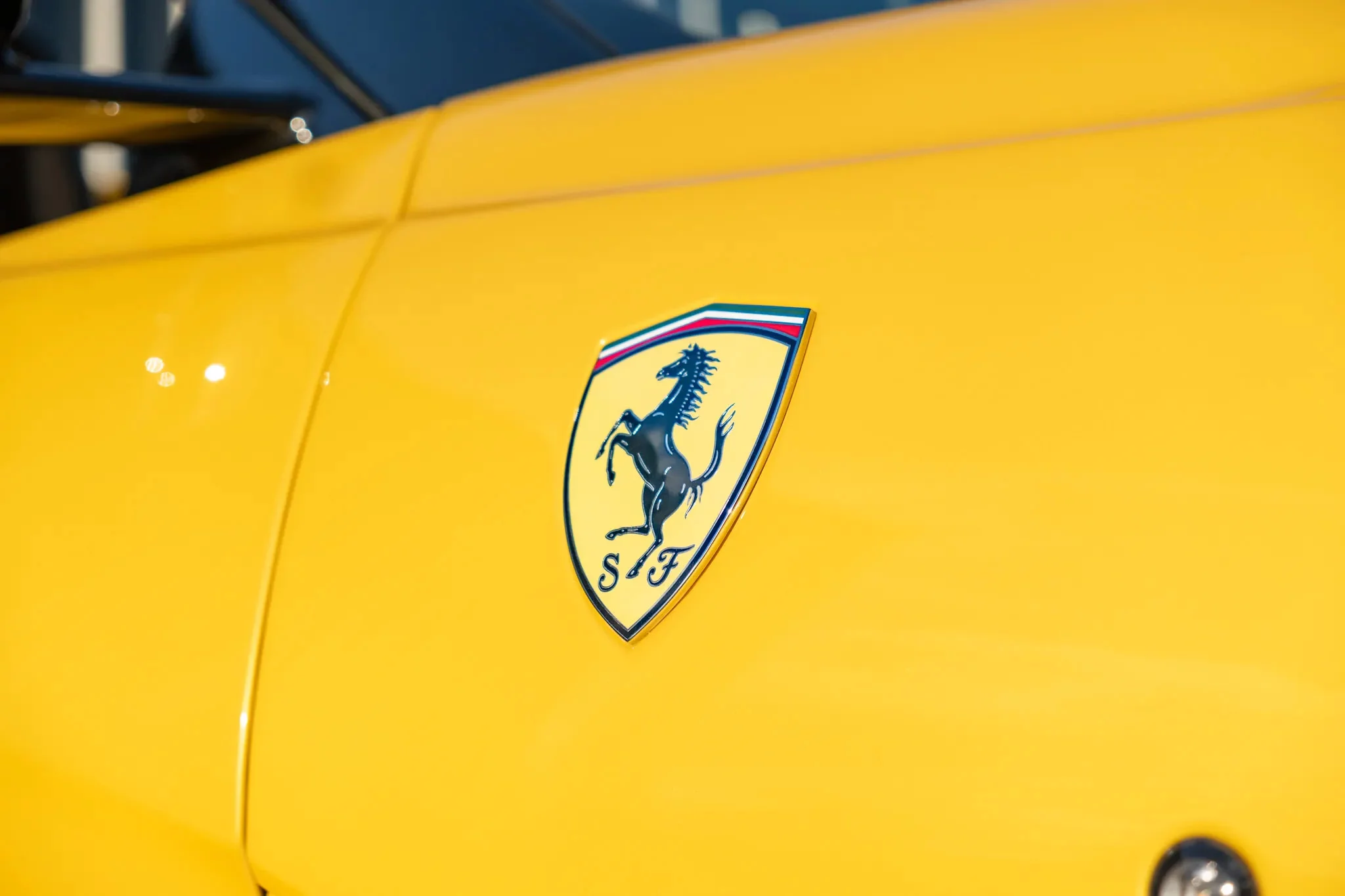 Giallo Triplo Strato Ferrari 812