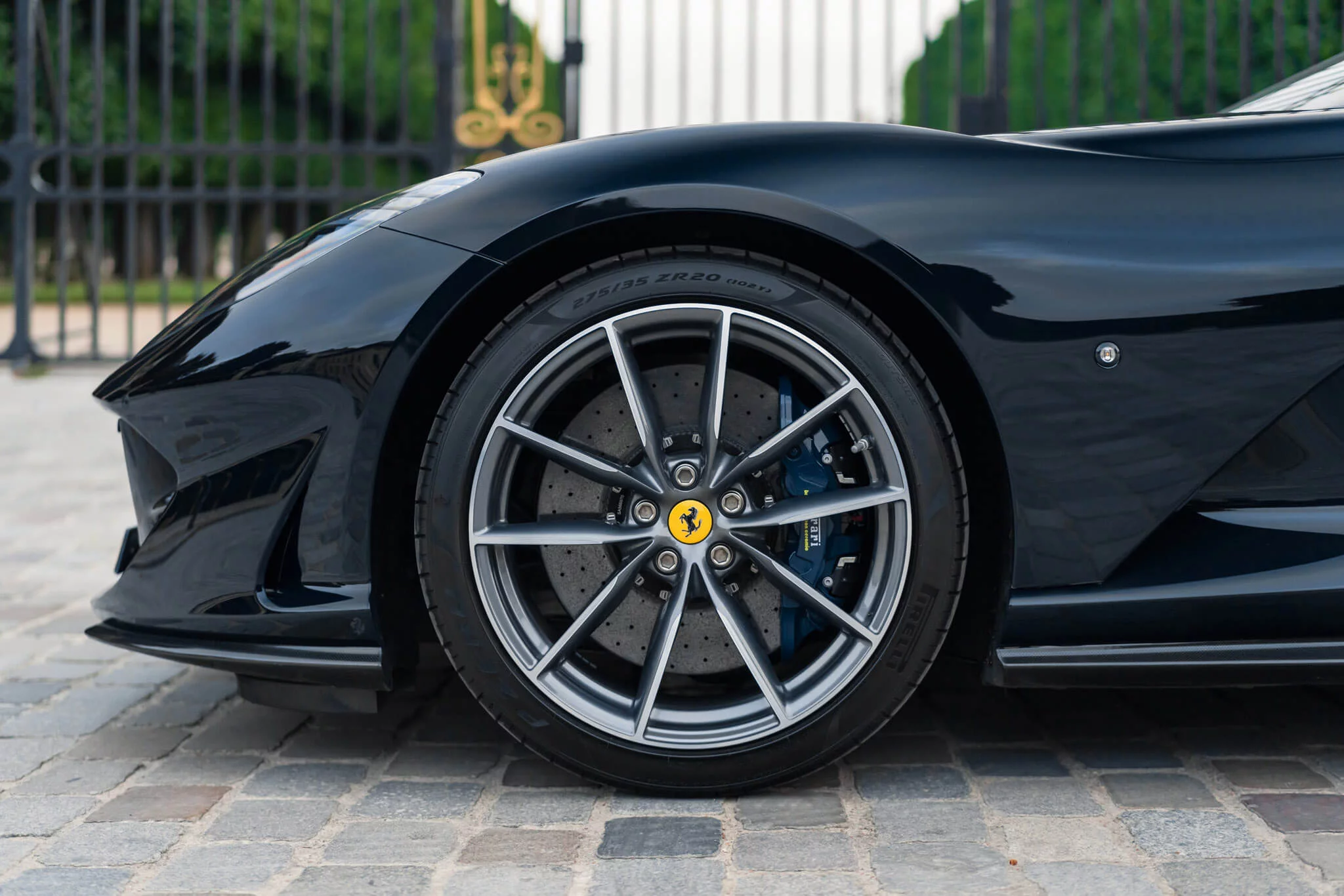 Blu Ultrascuro Ferrari 812