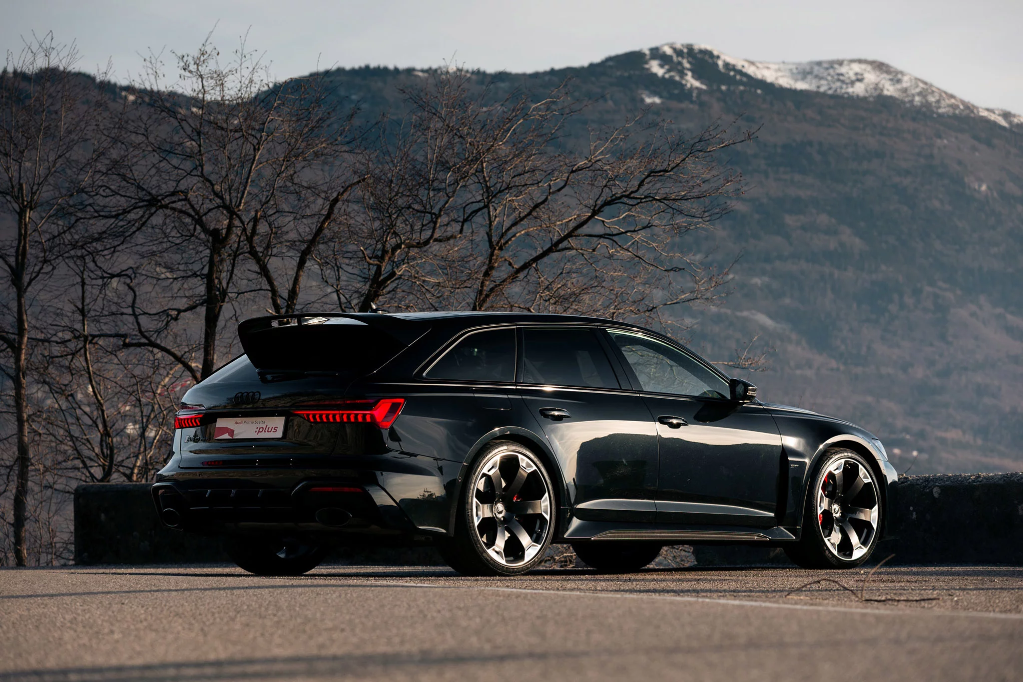 Mythos Black Audi RS6 Avant