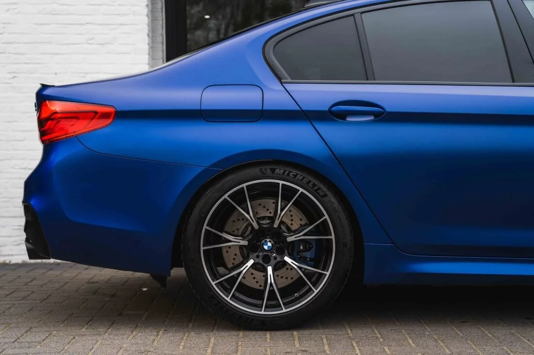 Frozen Marina Bay Blue BMW M5