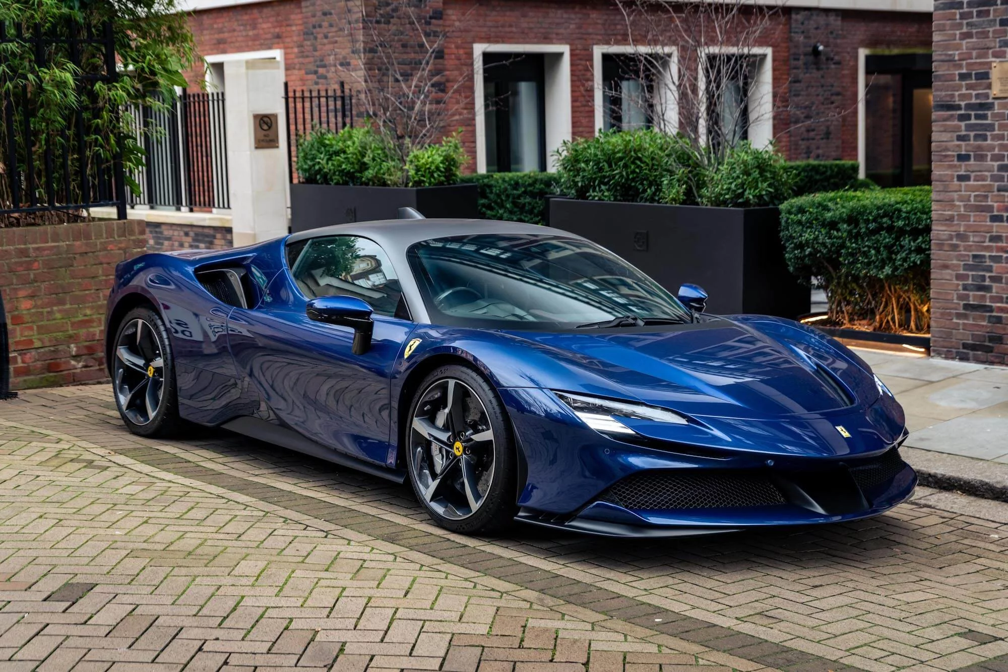 Blu Tour de France Ferrari SF90