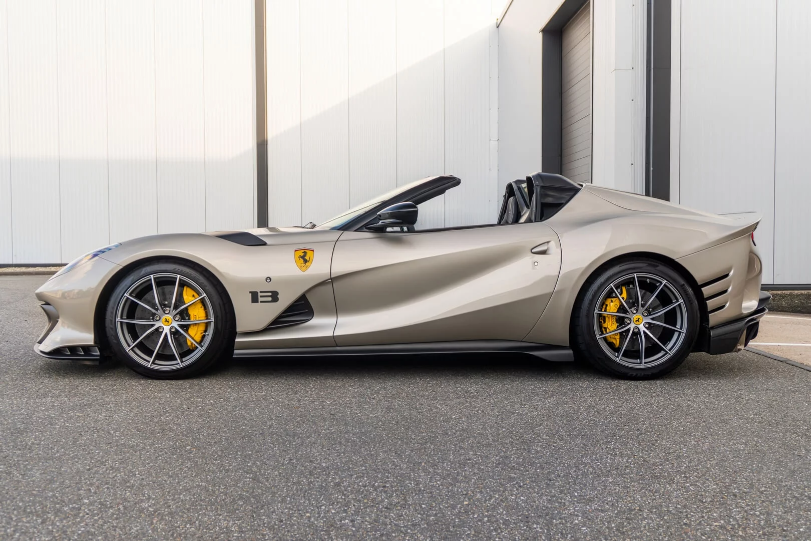 Nuovo Grigio Ingrid Ferrari 812