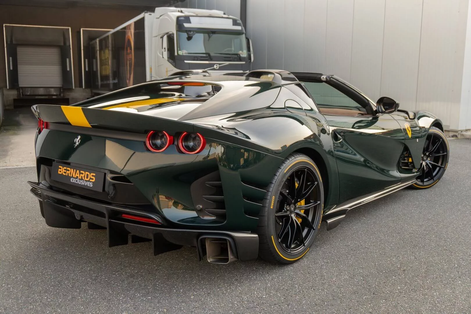 Verde British Racing Ferrari 812