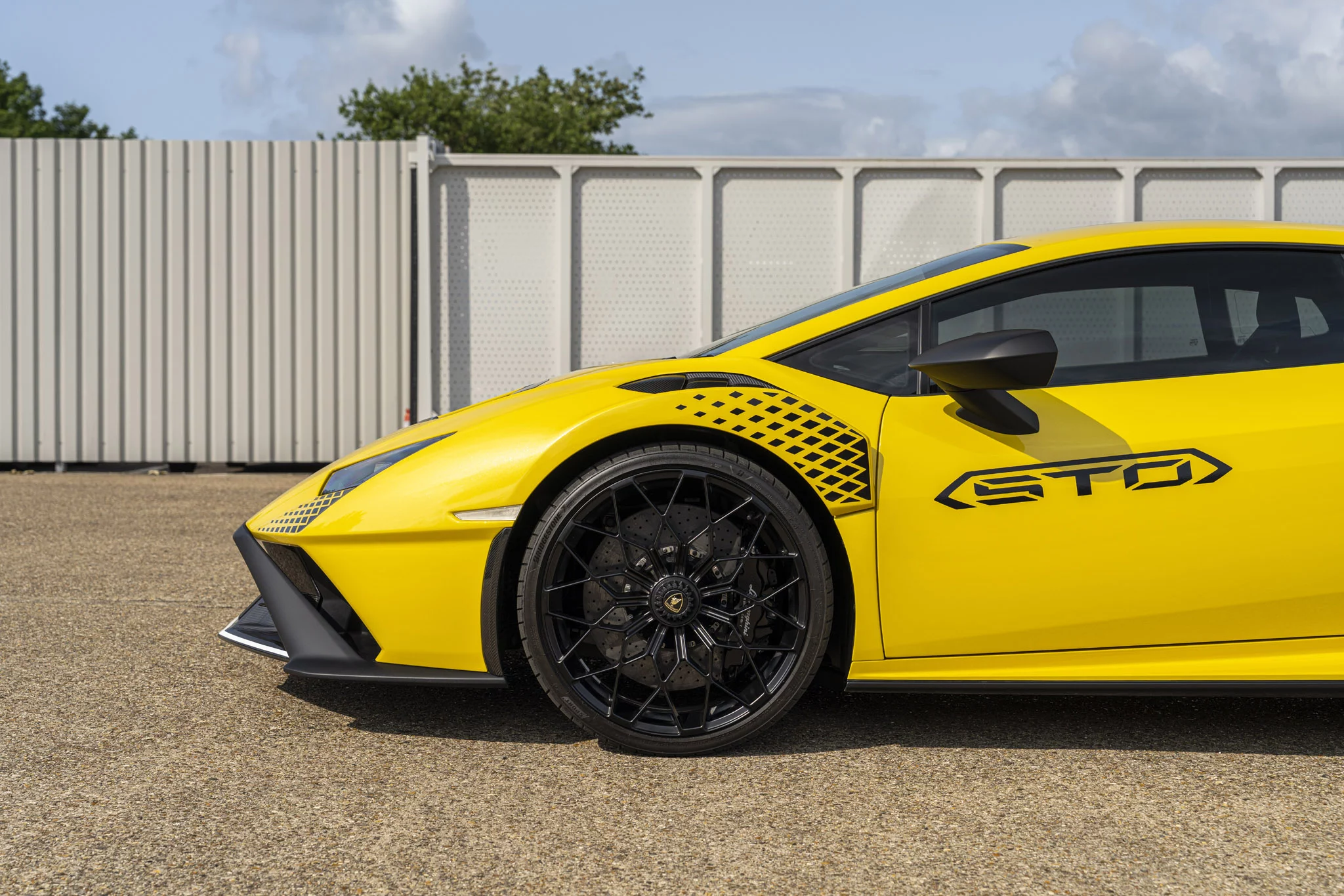 Giallo Belenus Lamborghini Huracán