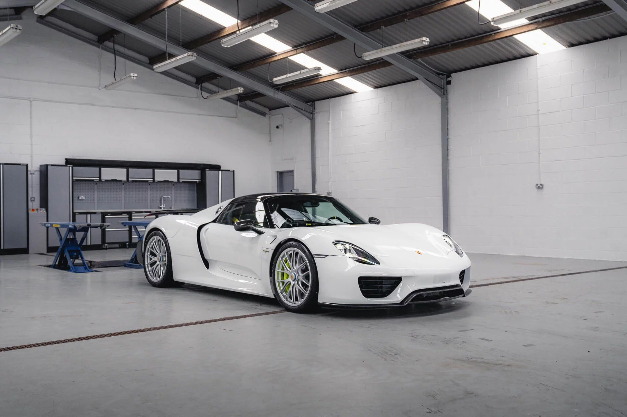Pure White Porsche 918 Spyder