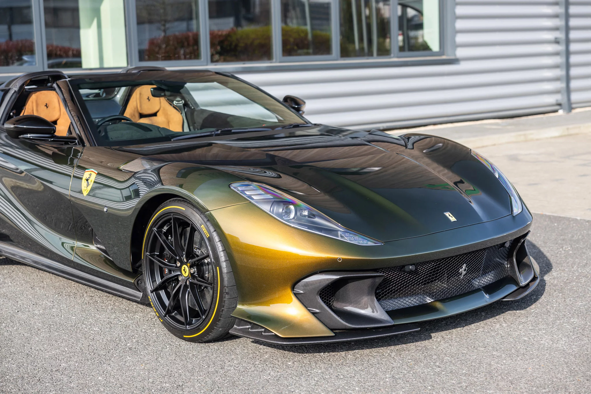 Verde Volterra Ferrari 812