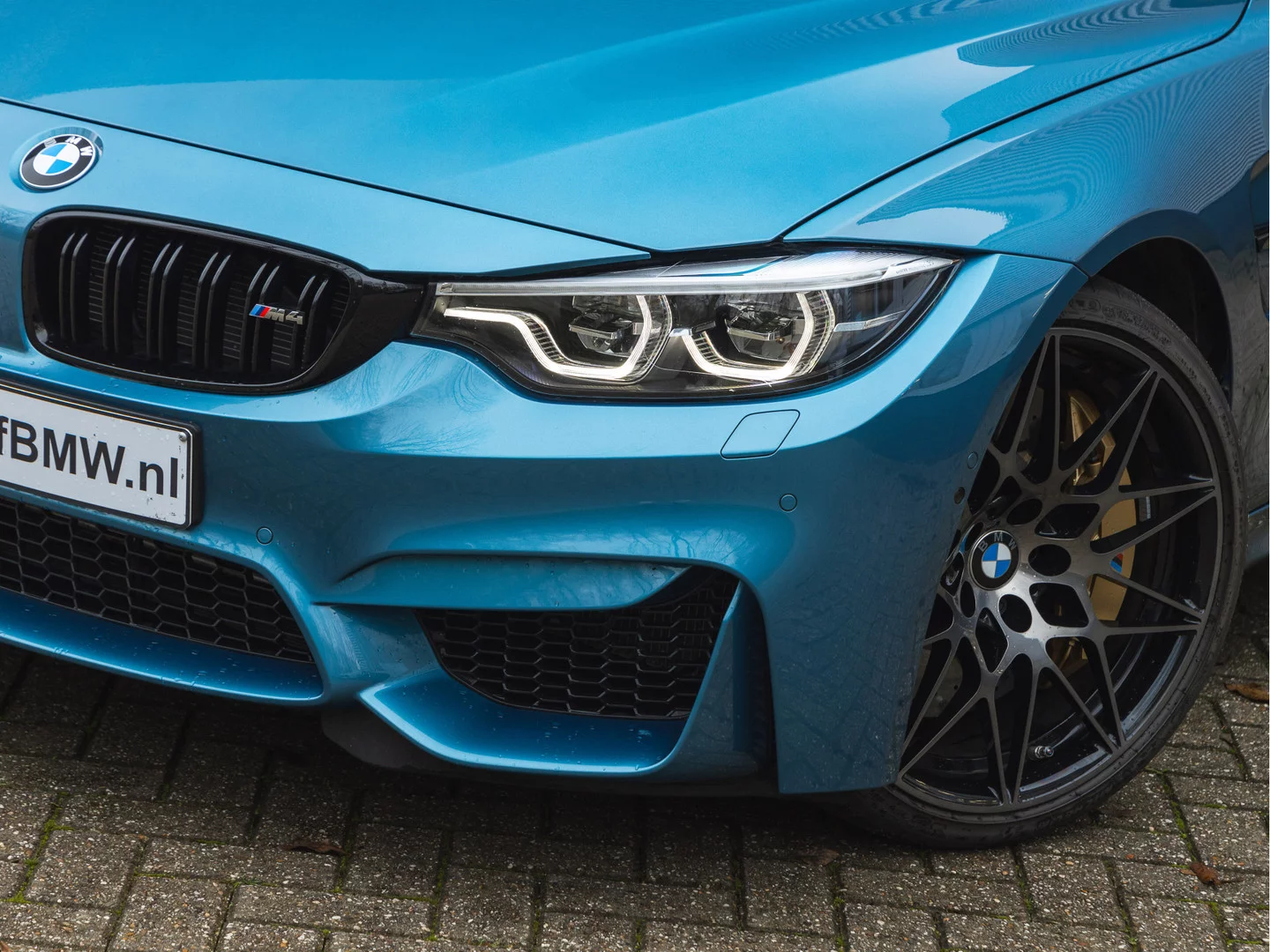 Maldives Blue II BMW M4